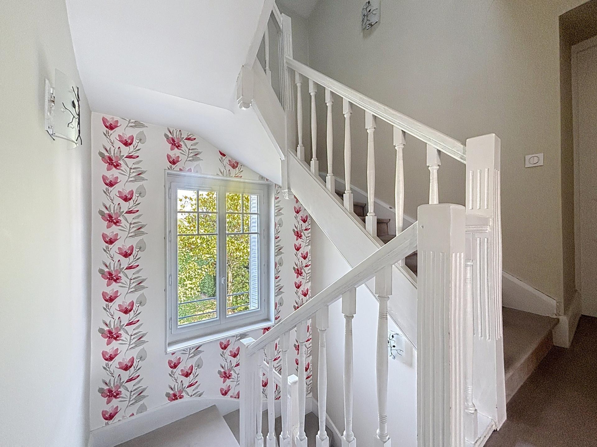 Photo 2 of the listing.