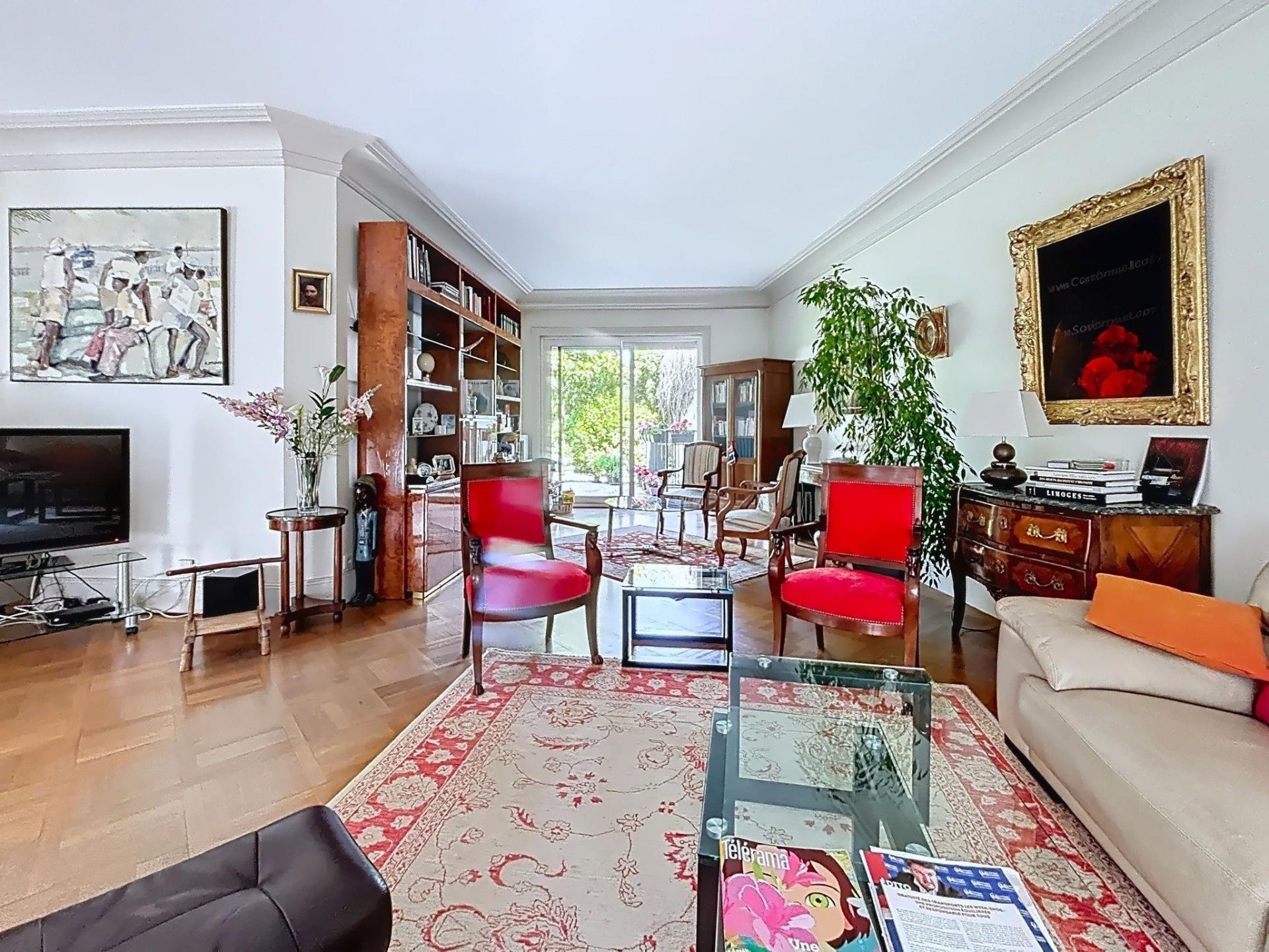 Photo 5 of the listing.