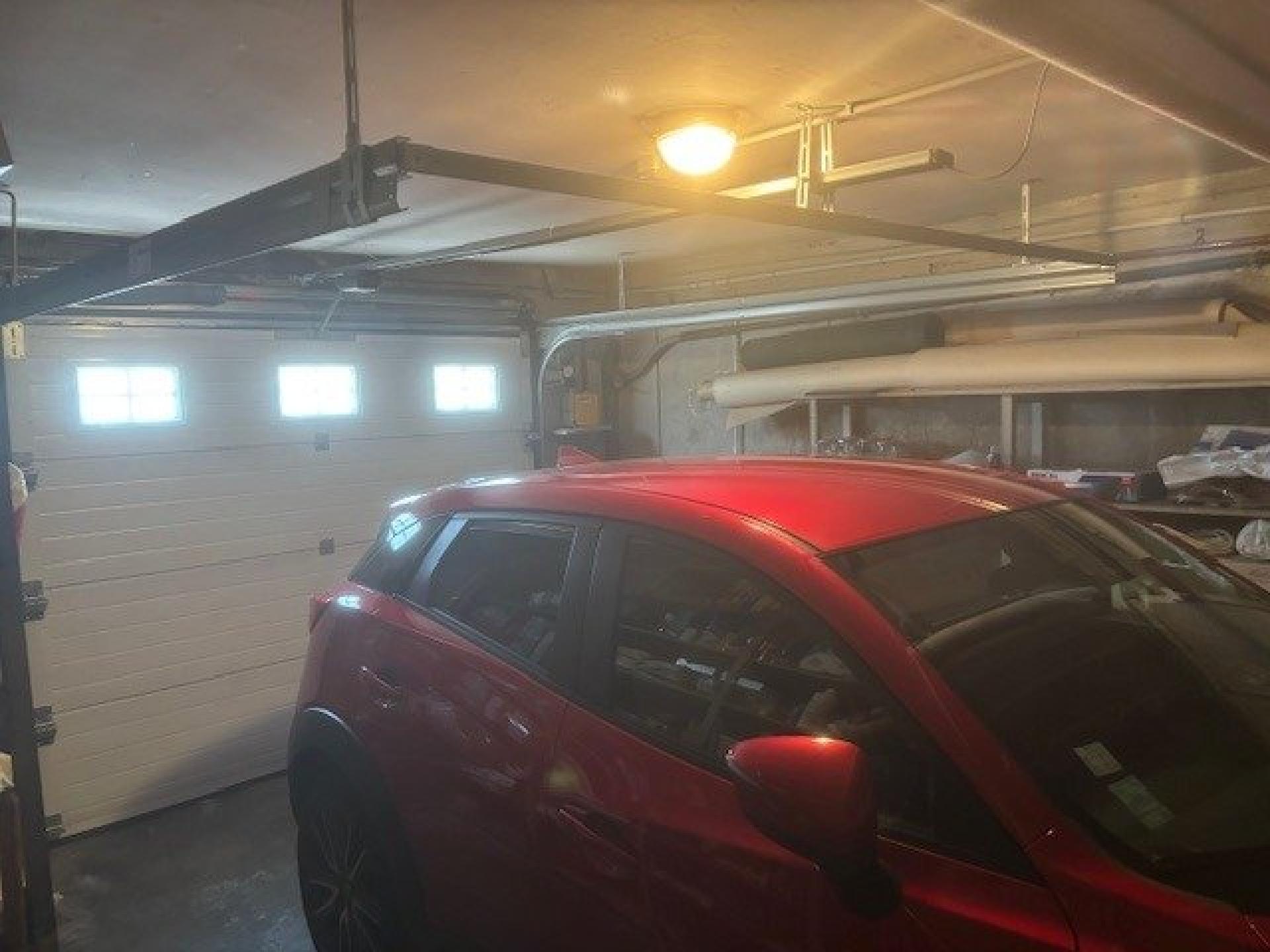 Photo 6 of the listing.