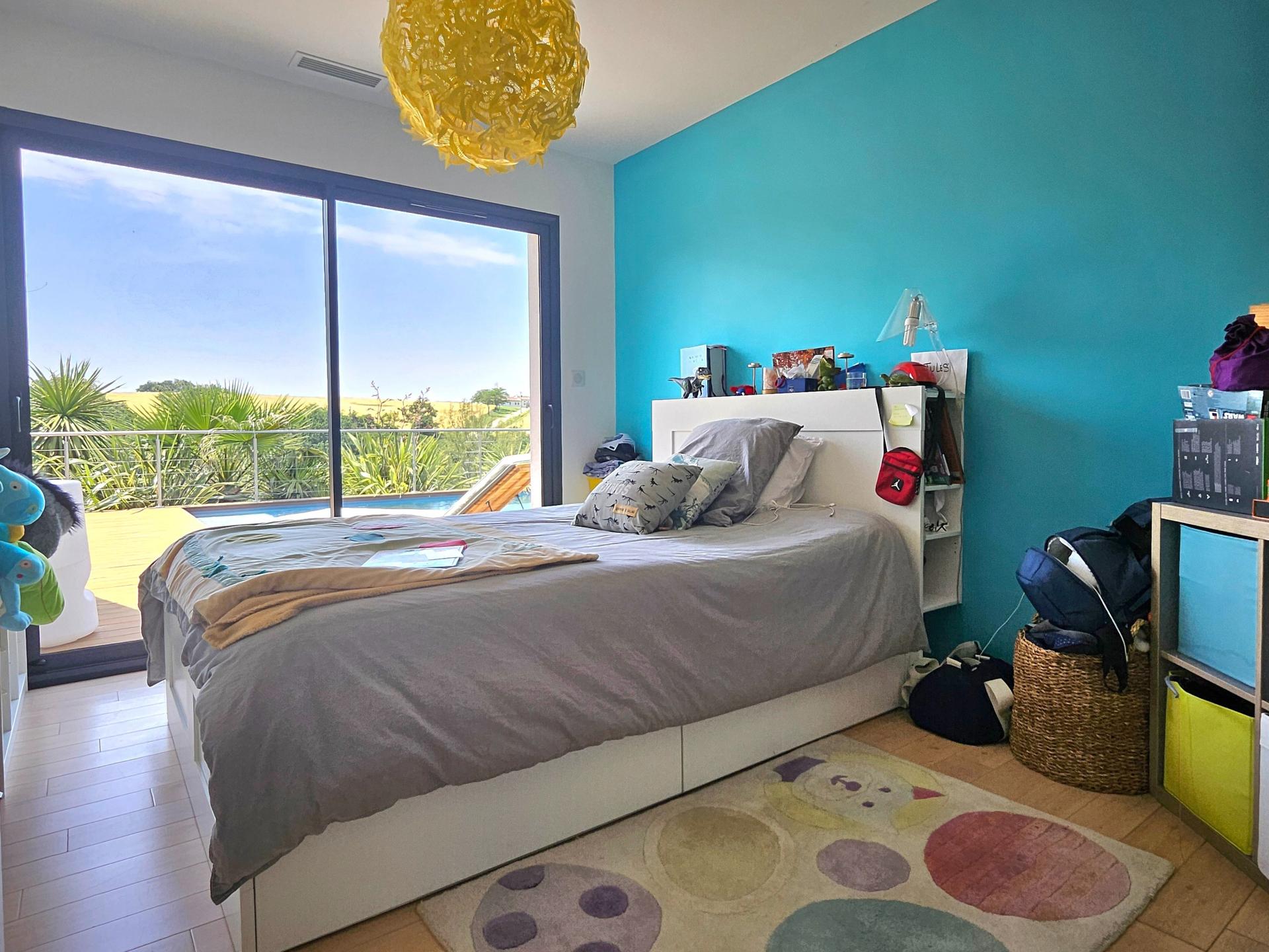 Photo 5 of the listing.