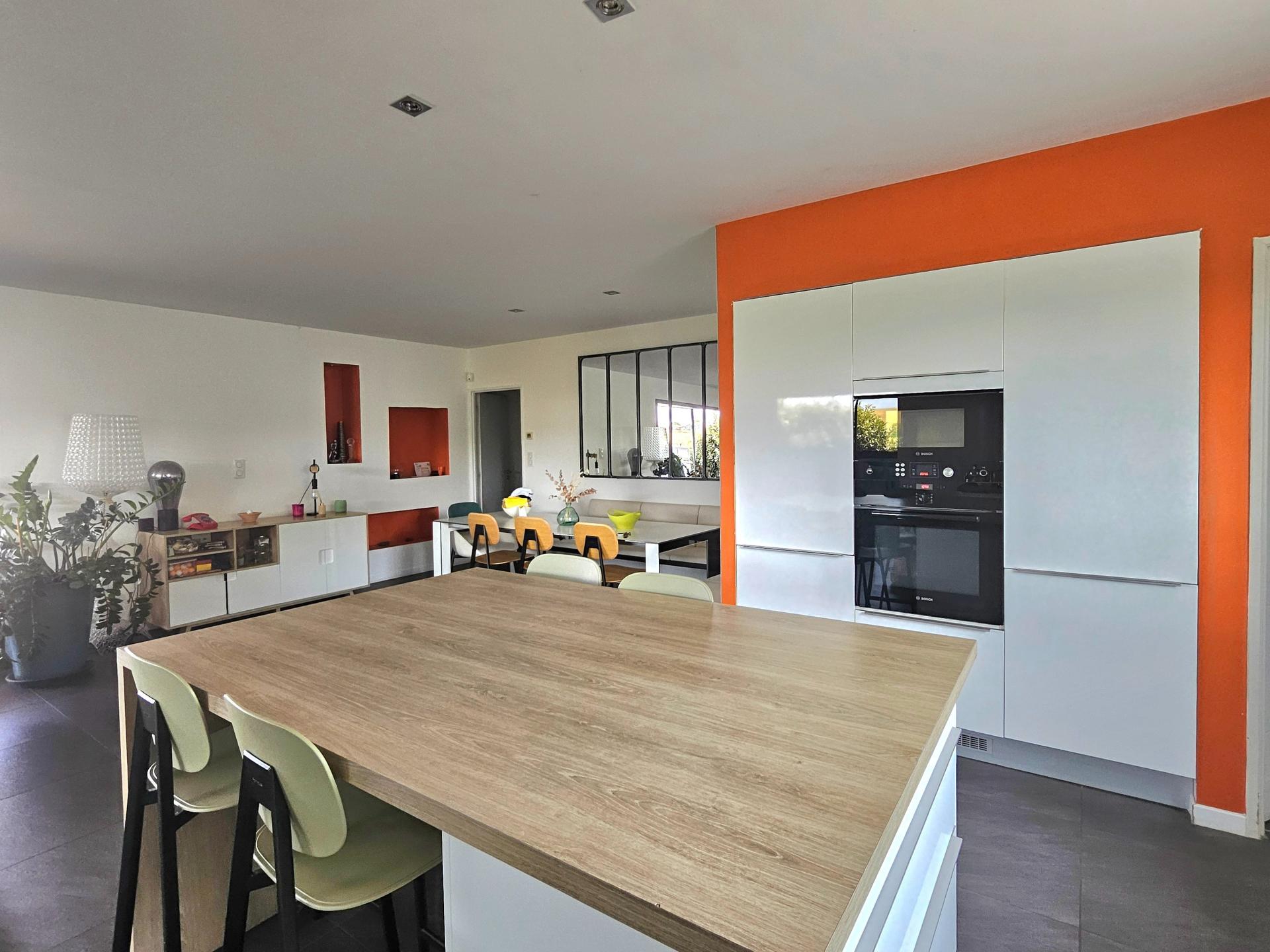 Photo 3 of the listing.