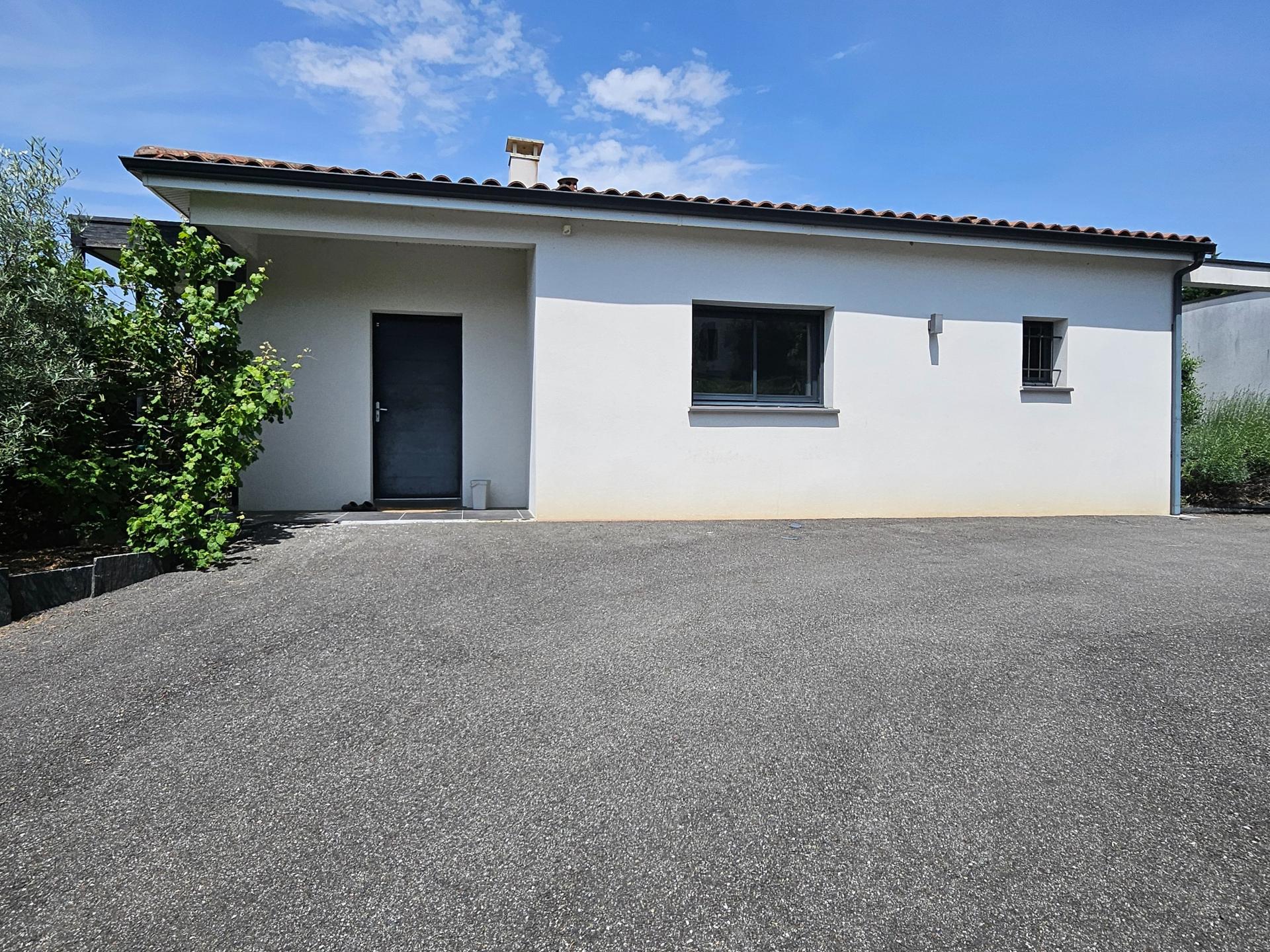 Photo 8 of the listing.