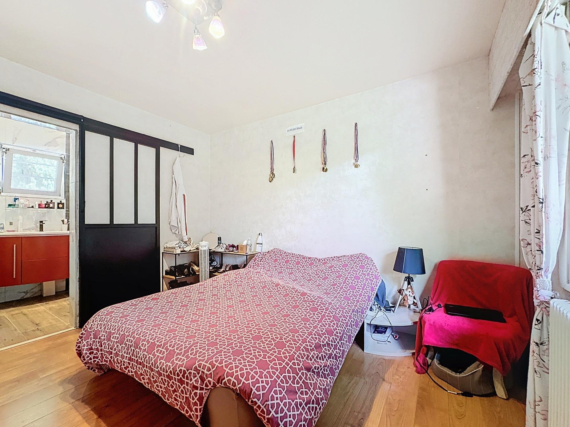 Photo 8 of the listing.