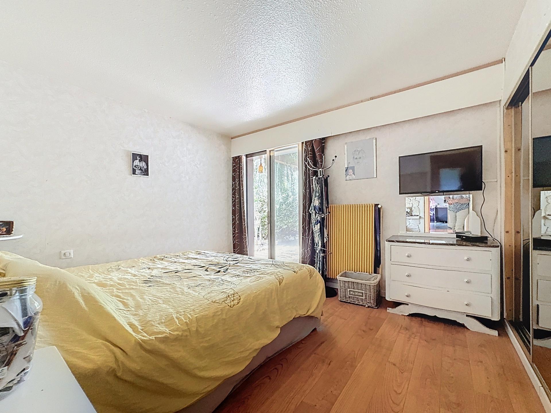 Photo 7 of the listing.