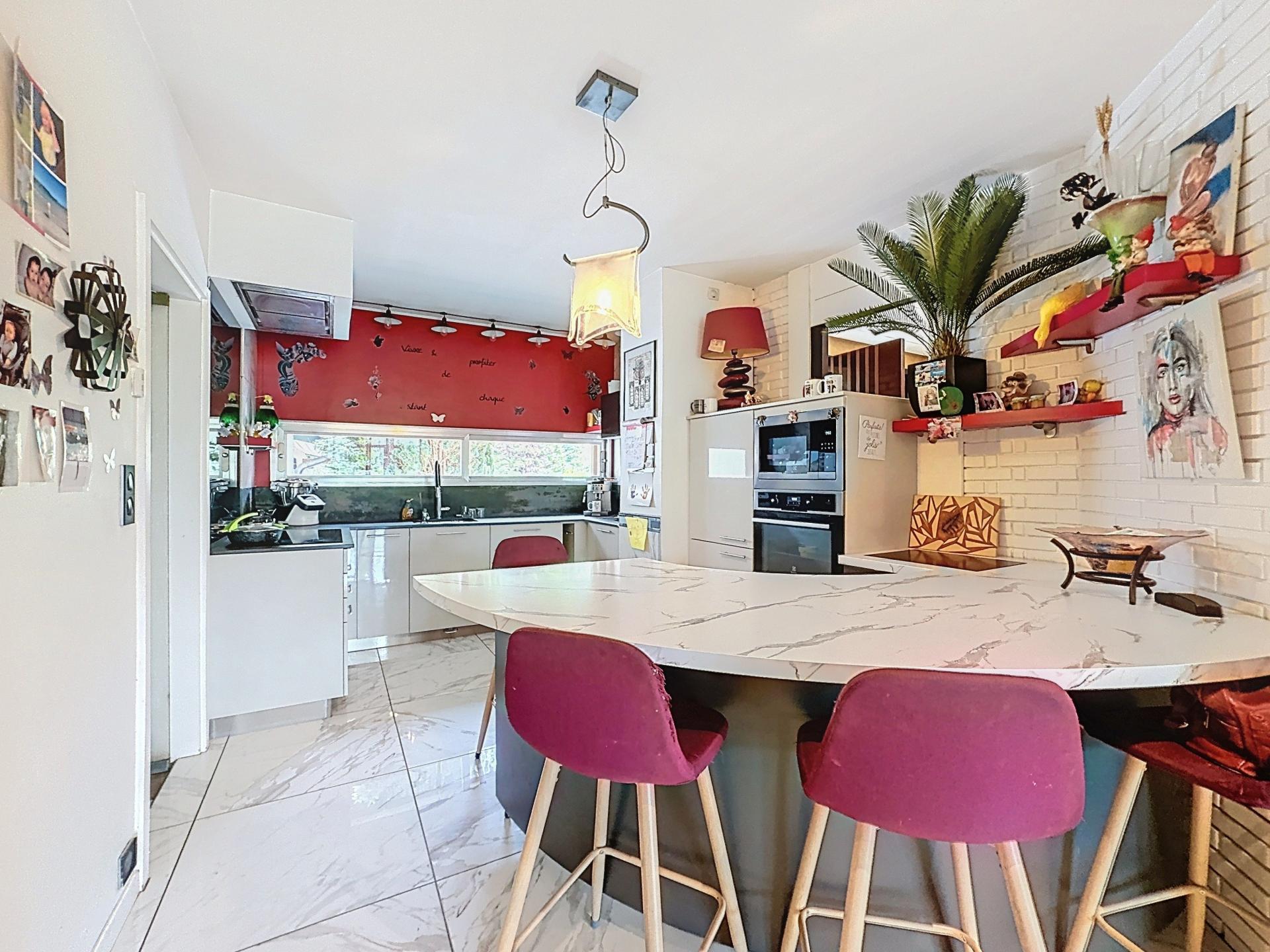 Photo 4 of the listing.