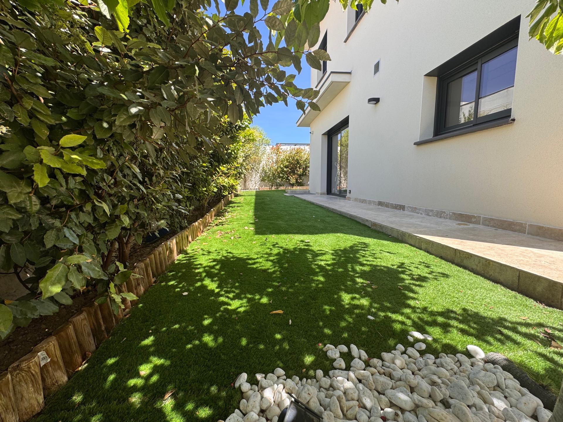 Photo 2 of the listing.