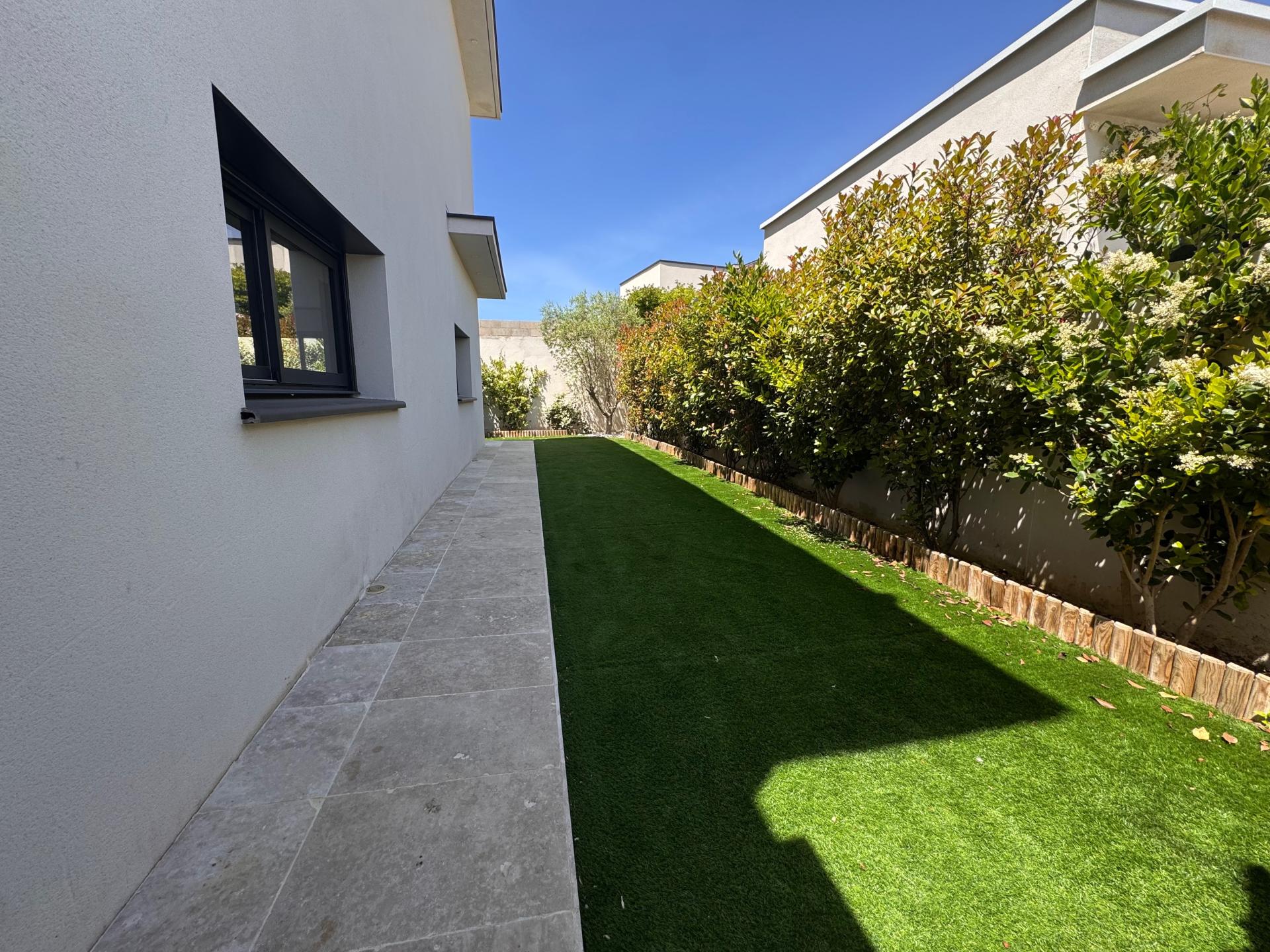 Photo 3 of the listing.