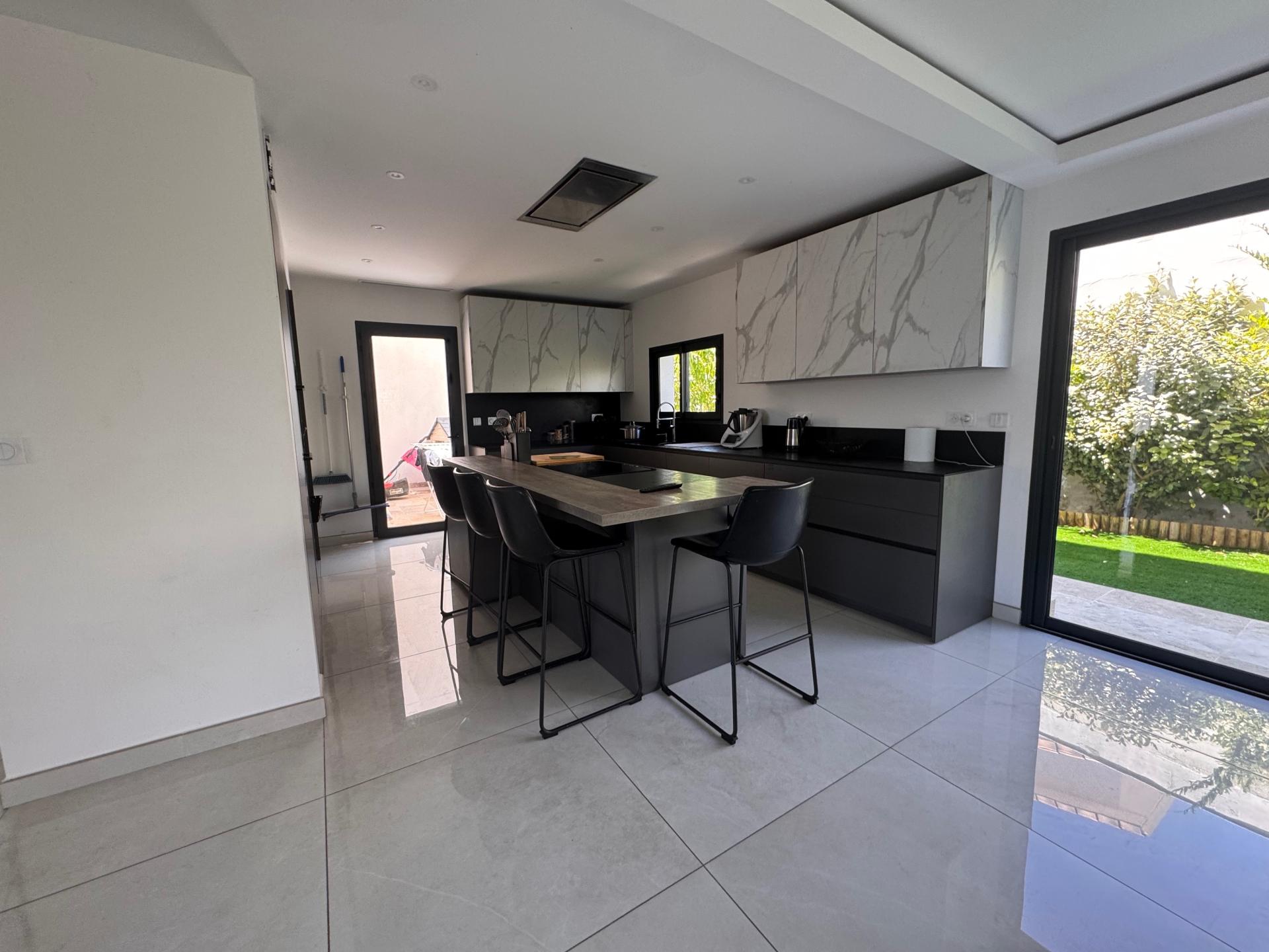 Photo 5 of the listing.