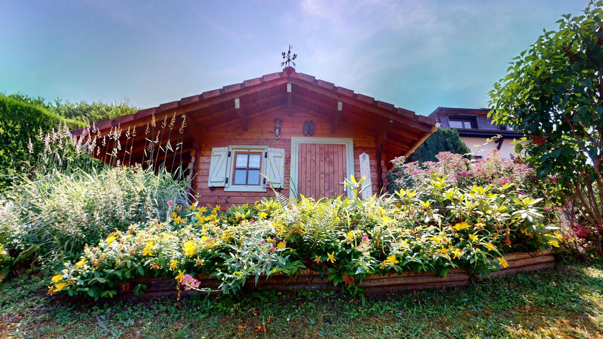 Photo 4 of the listing.