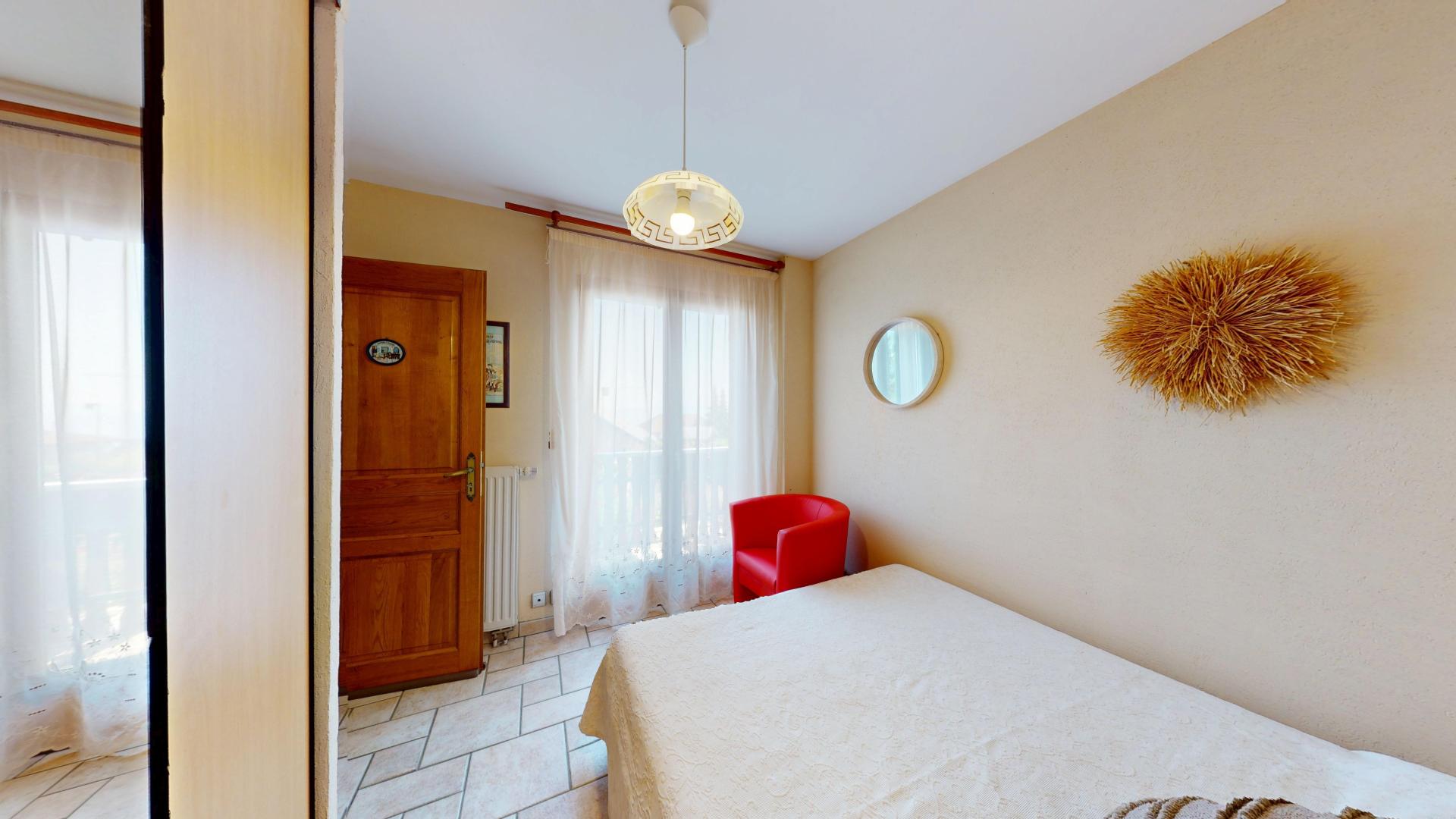 Photo 6 of the listing.