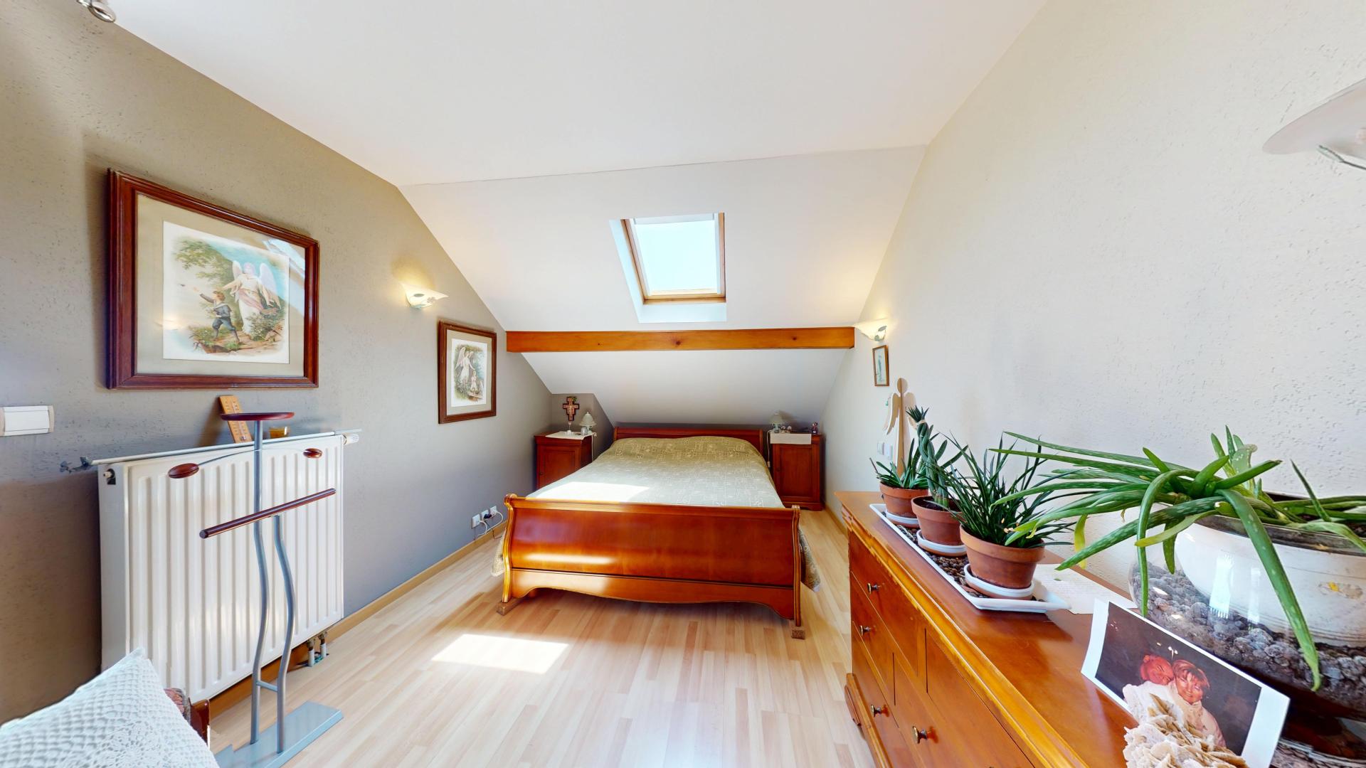 Photo 5 of the listing.