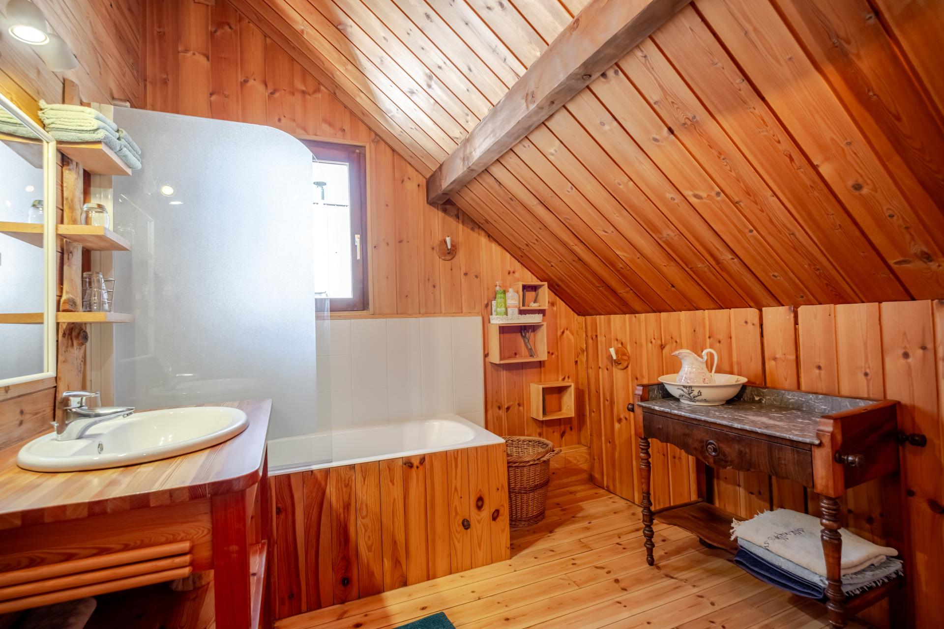 Photo 10 of the listing.