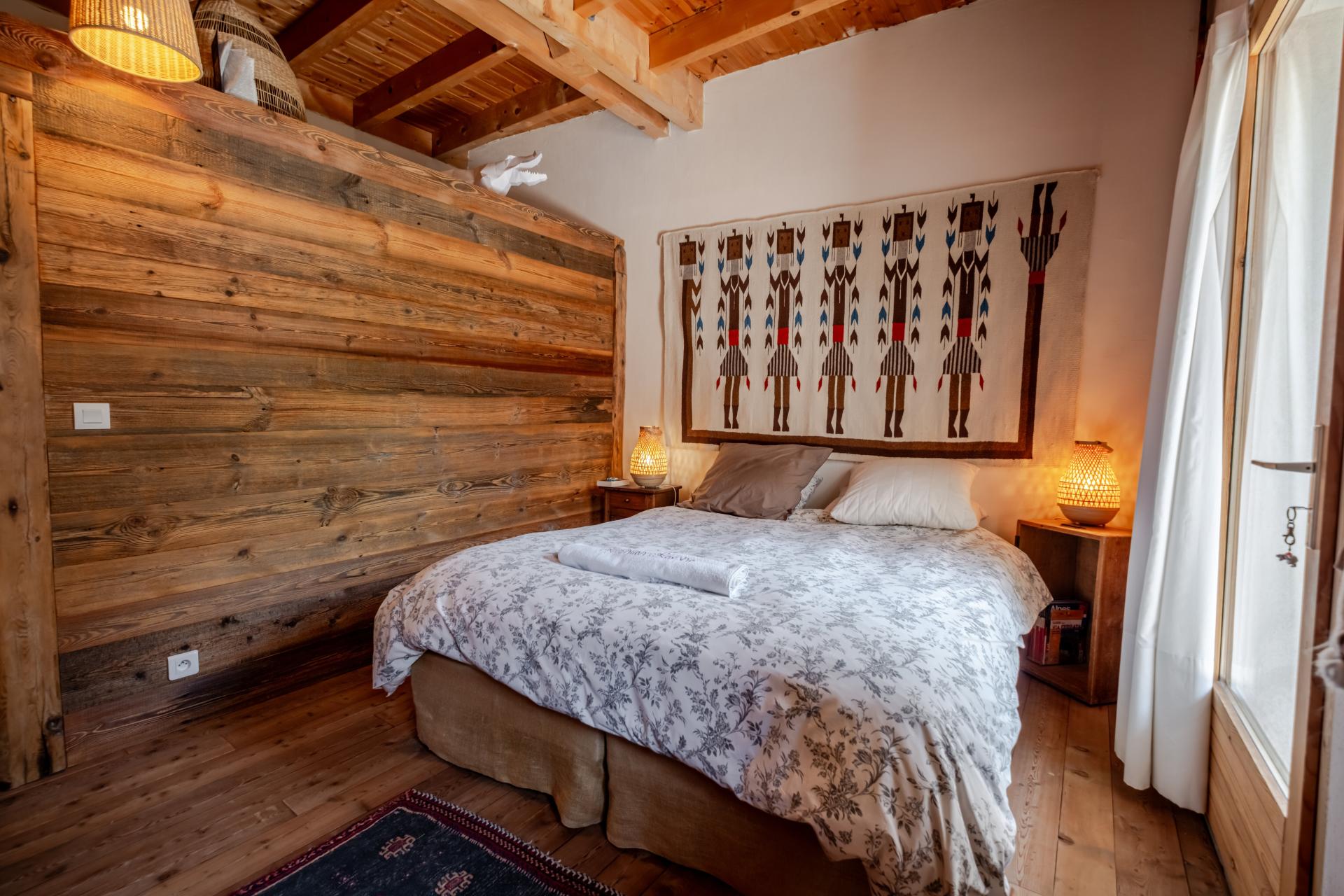 Photo 5 of the listing.