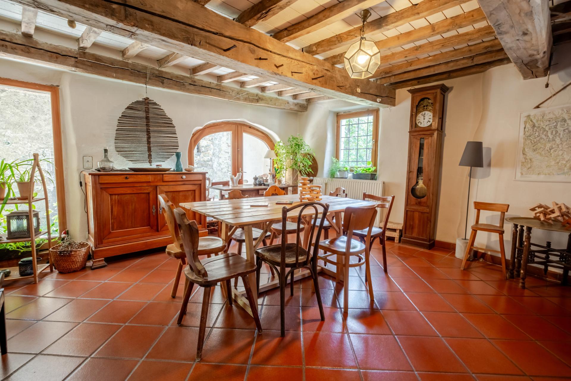 Photo 3 of the listing.