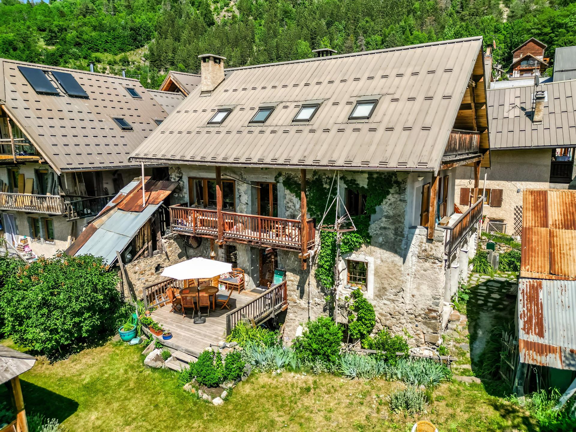 Photo 11 of the listing.