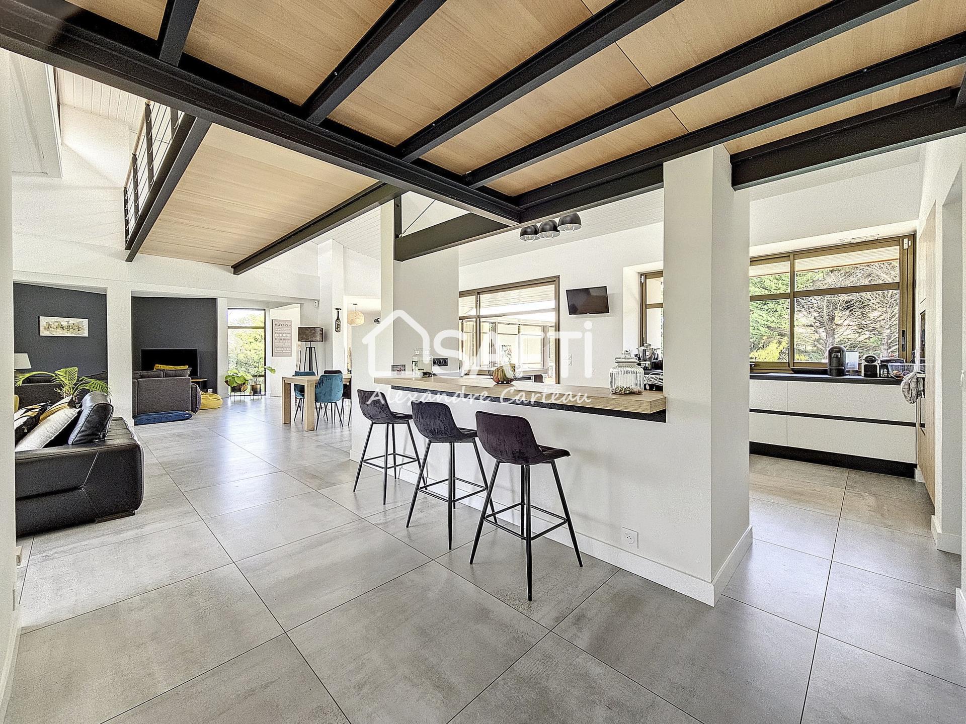 Photo 5 of the listing.