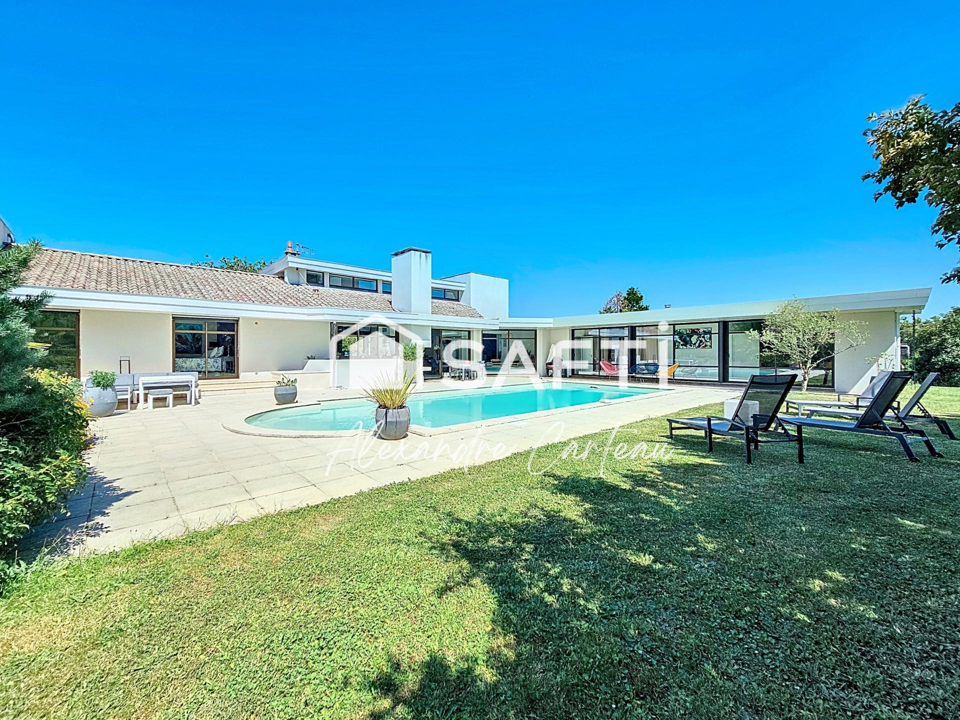 Photo 2 of the listing.