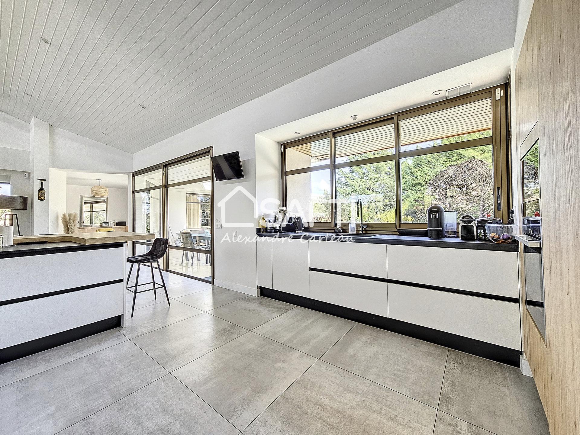 Photo 6 of the listing.