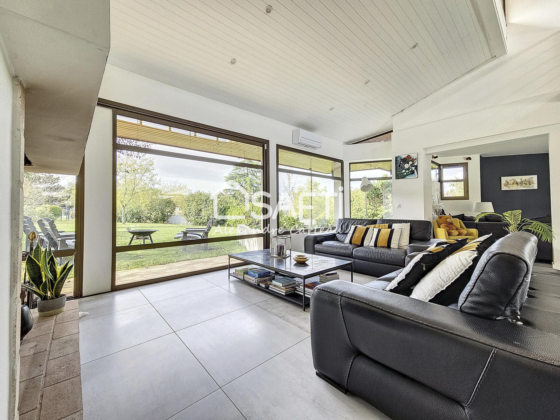 Photo 3 of the listing.