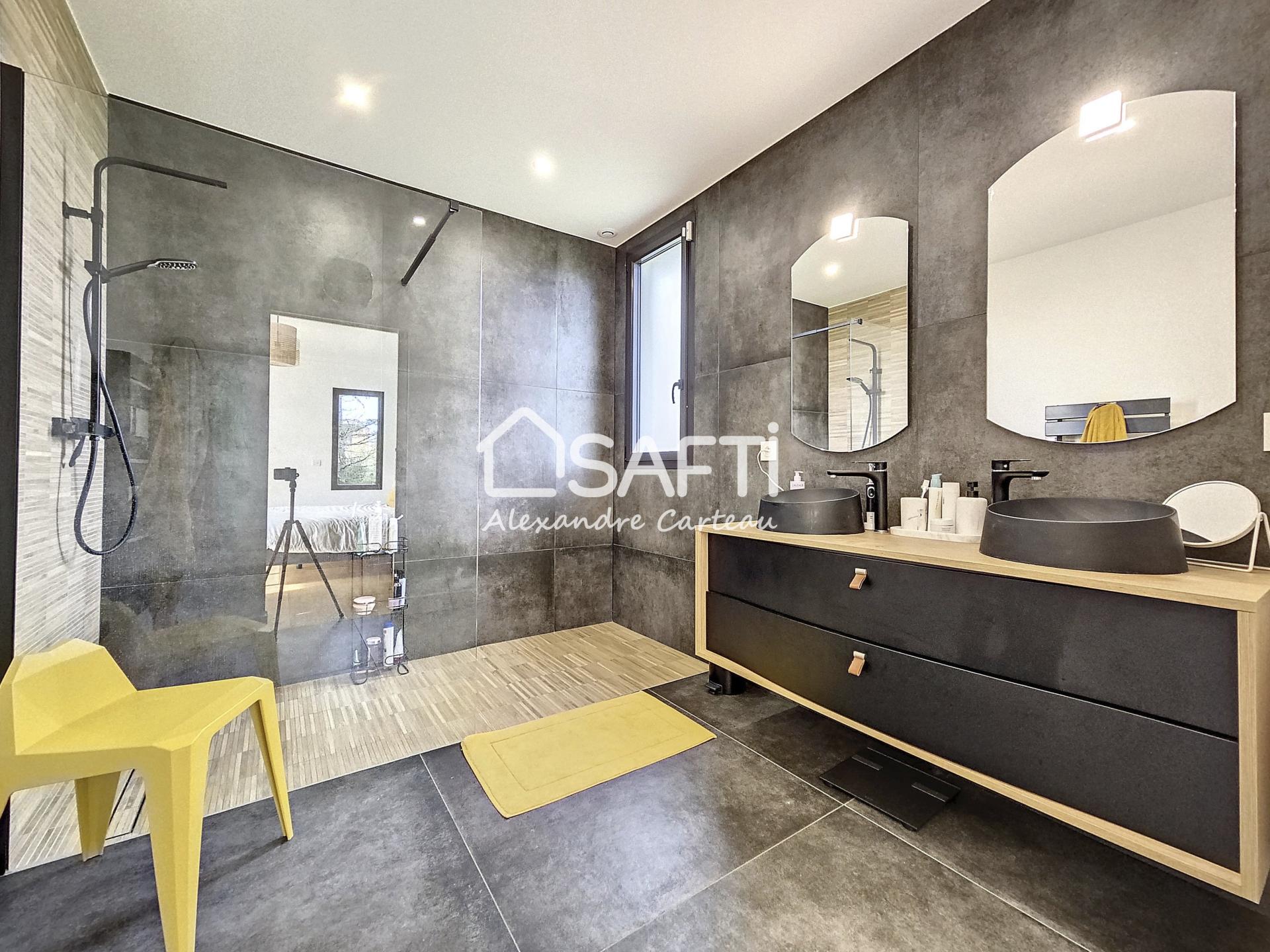 Photo 8 of the listing.