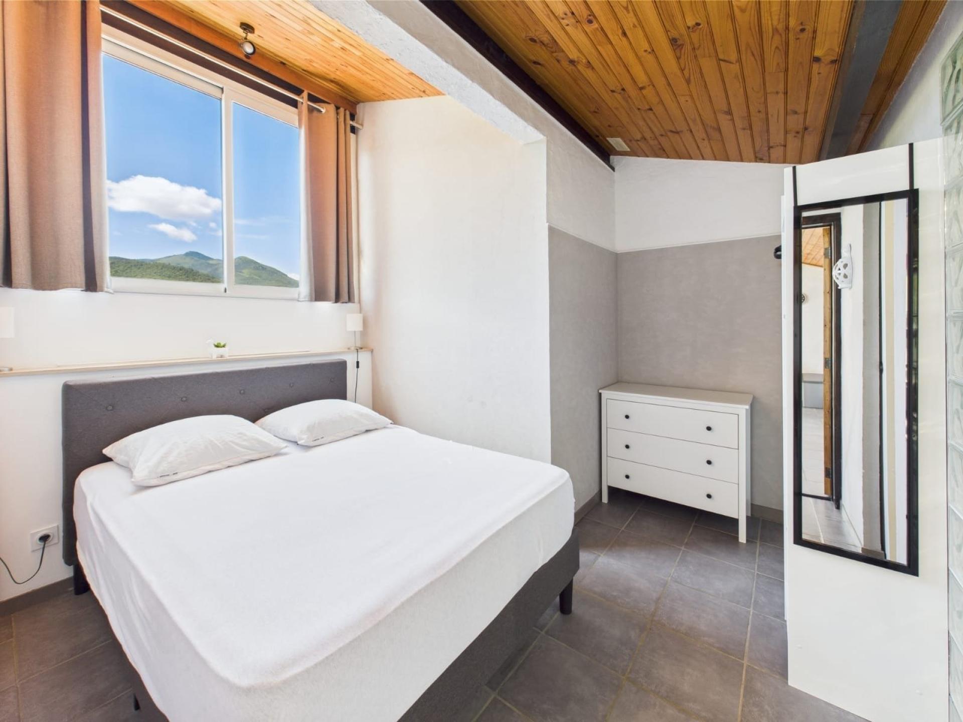 Photo 4 of the listing.