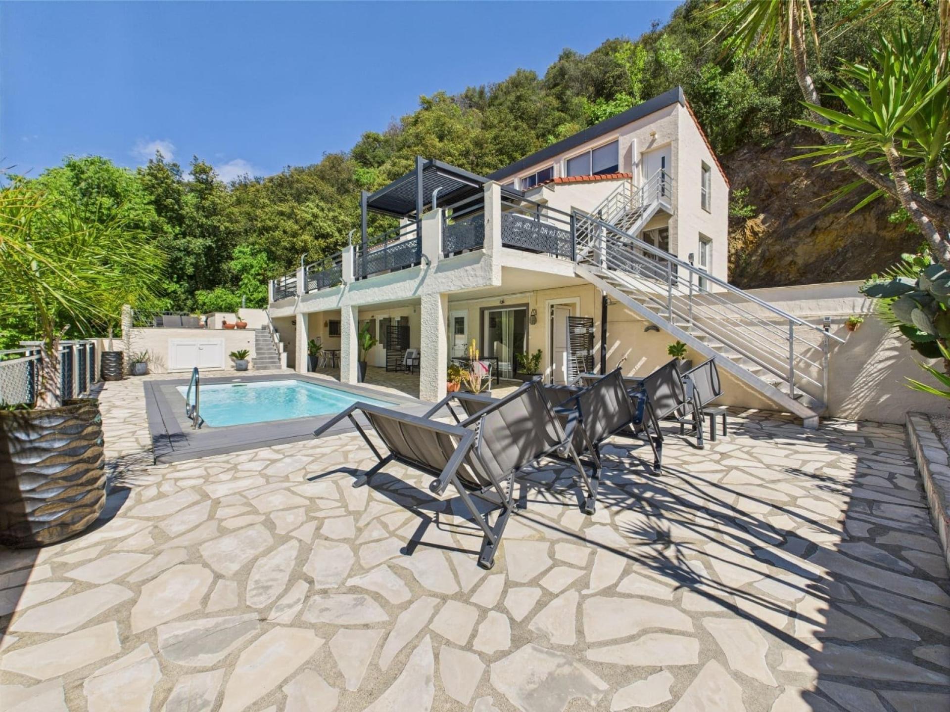 Photo 11 of the listing.