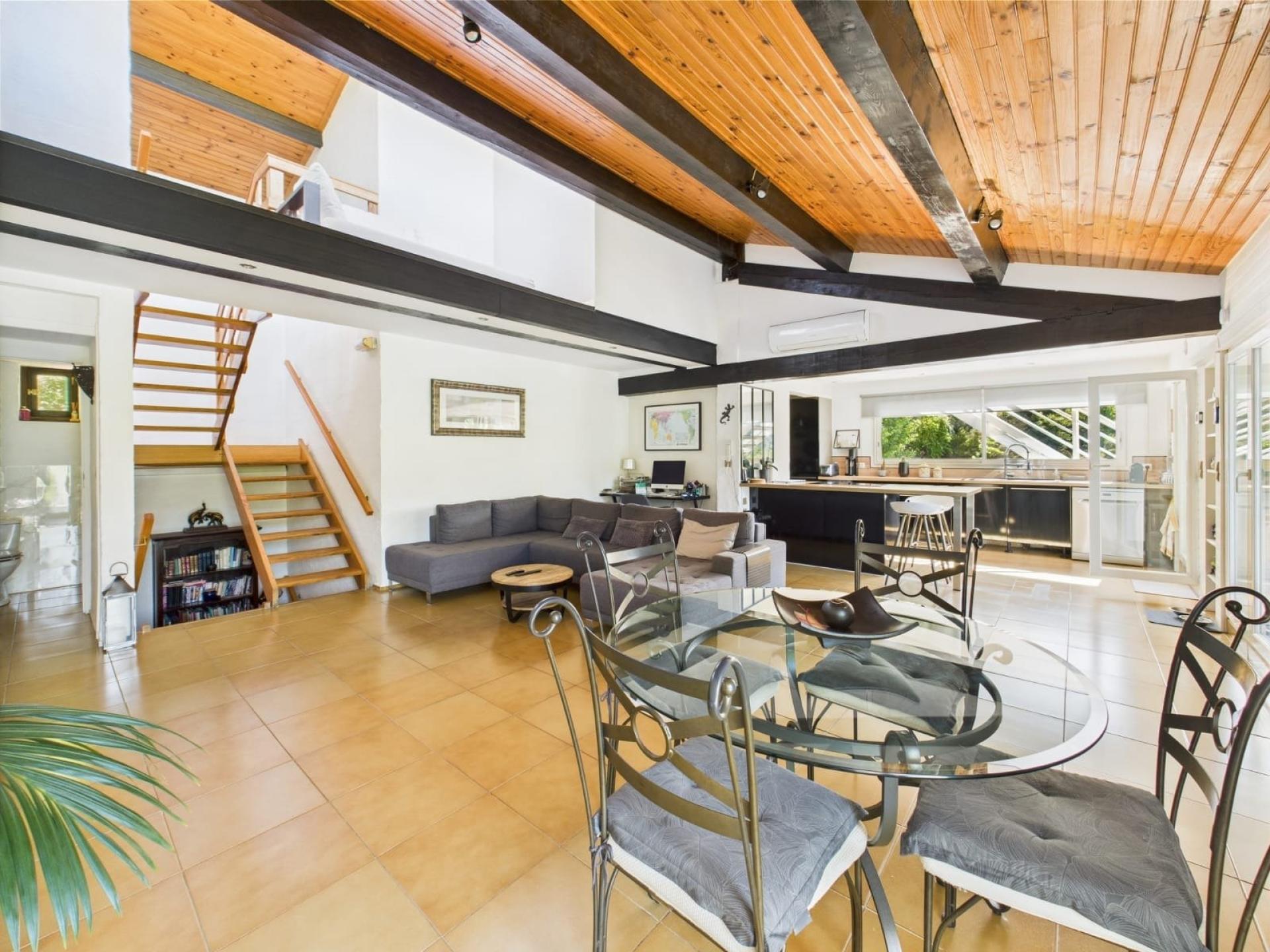 Photo 10 of the listing.