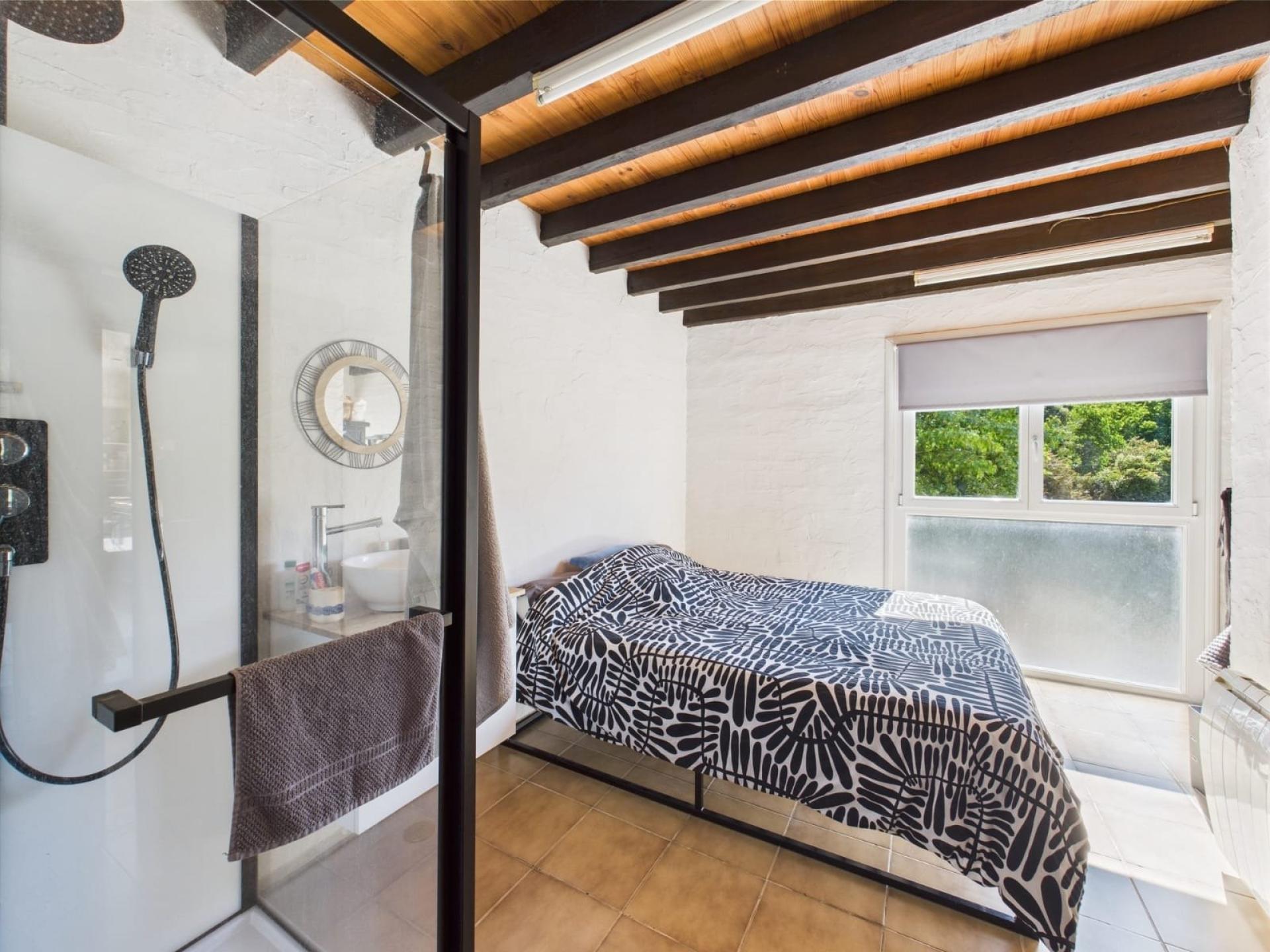 Photo 16 of the listing.