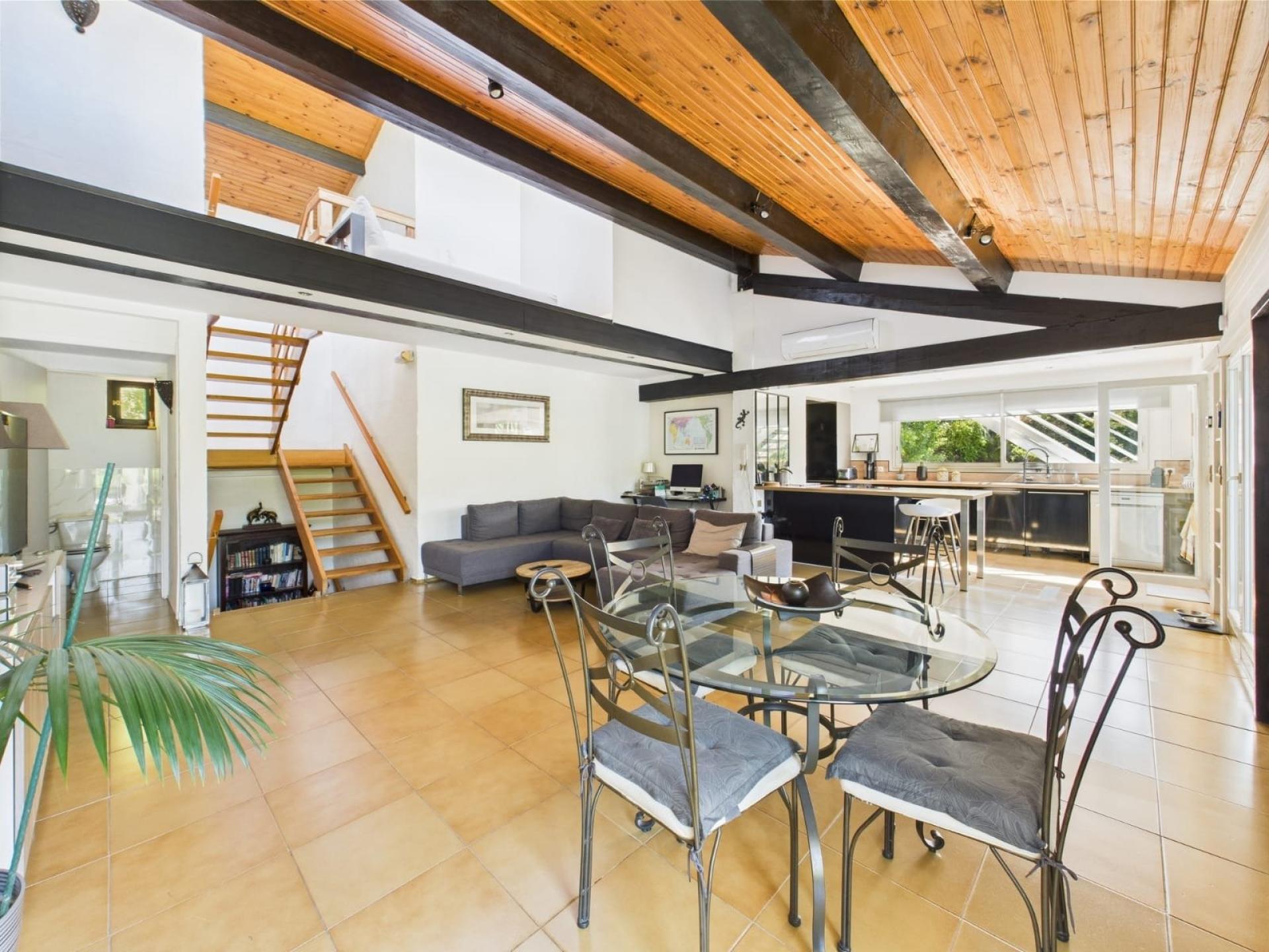 Photo 9 of the listing.