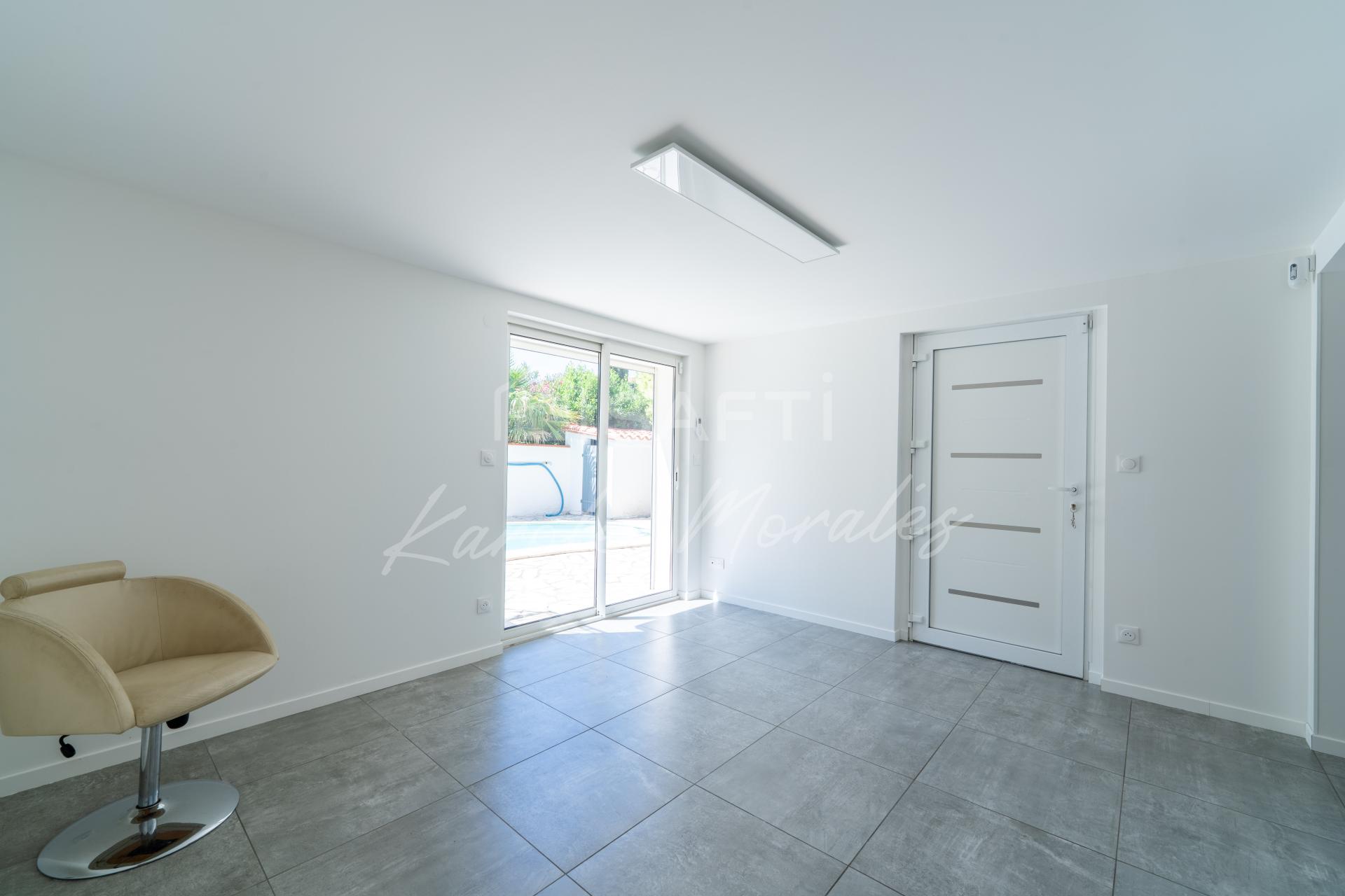 Photo 9 of the listing.