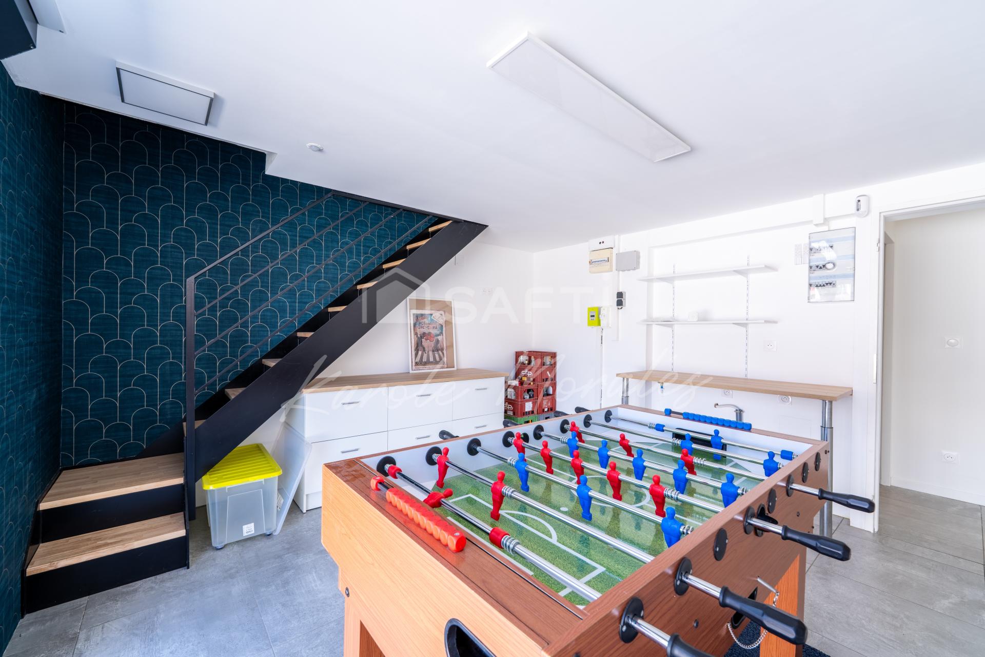 Photo 14 of the listing.