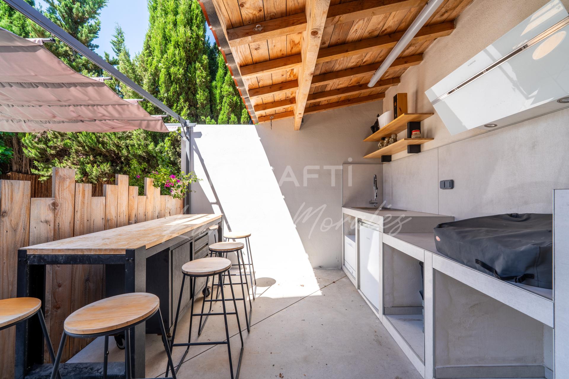 Photo 5 of the listing.