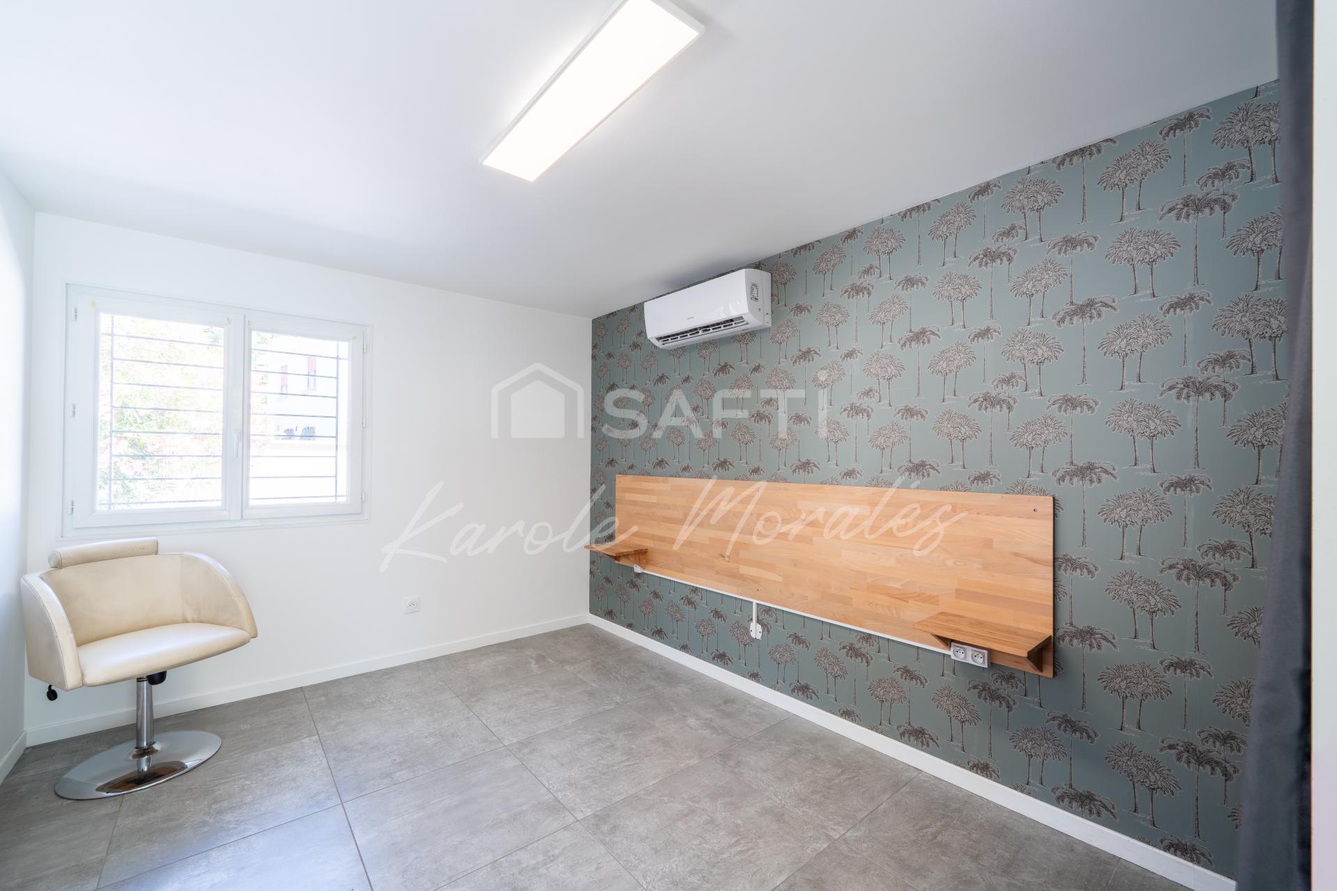 Photo 6 of the listing.