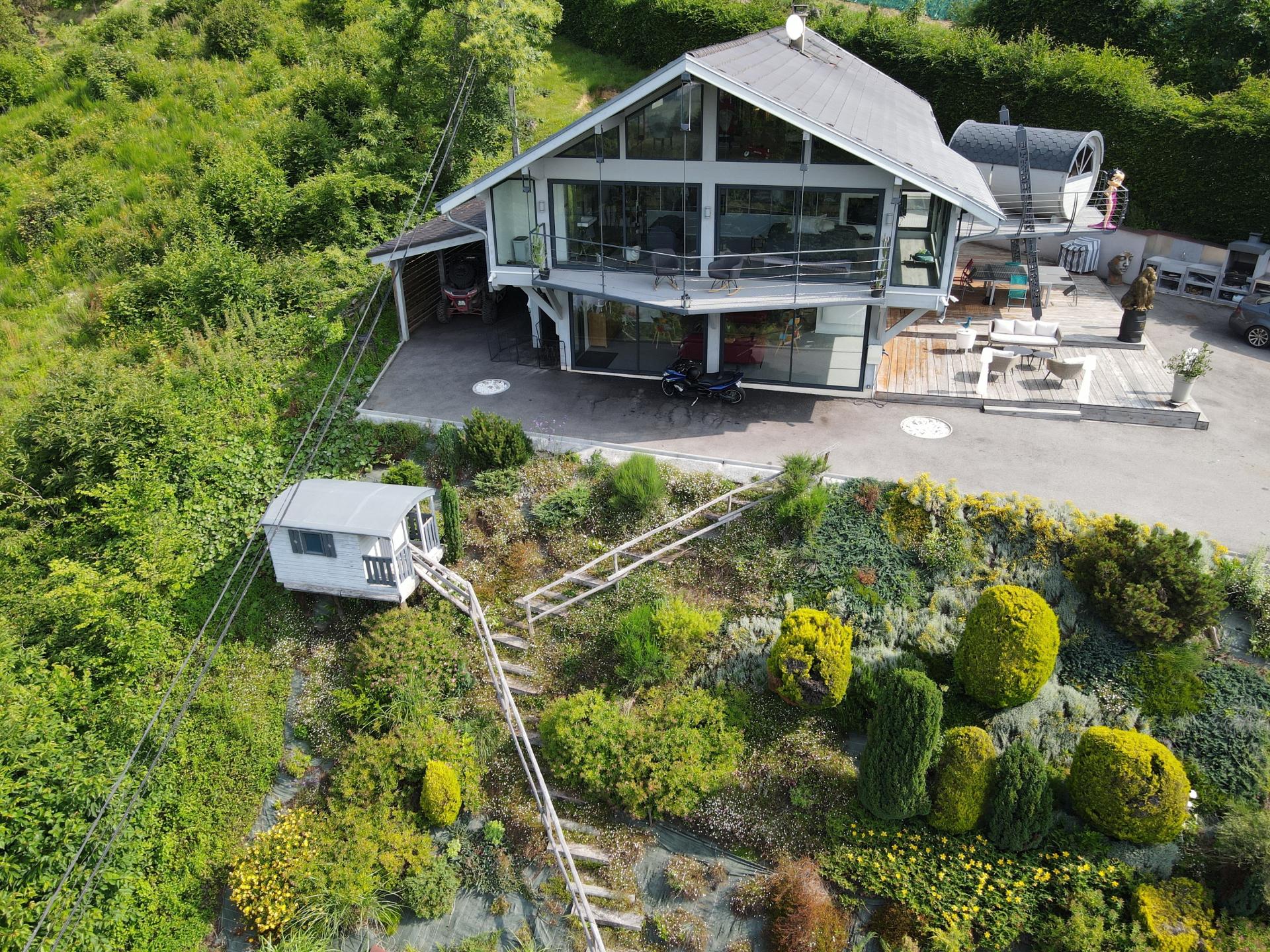 Photo 5 of the listing.