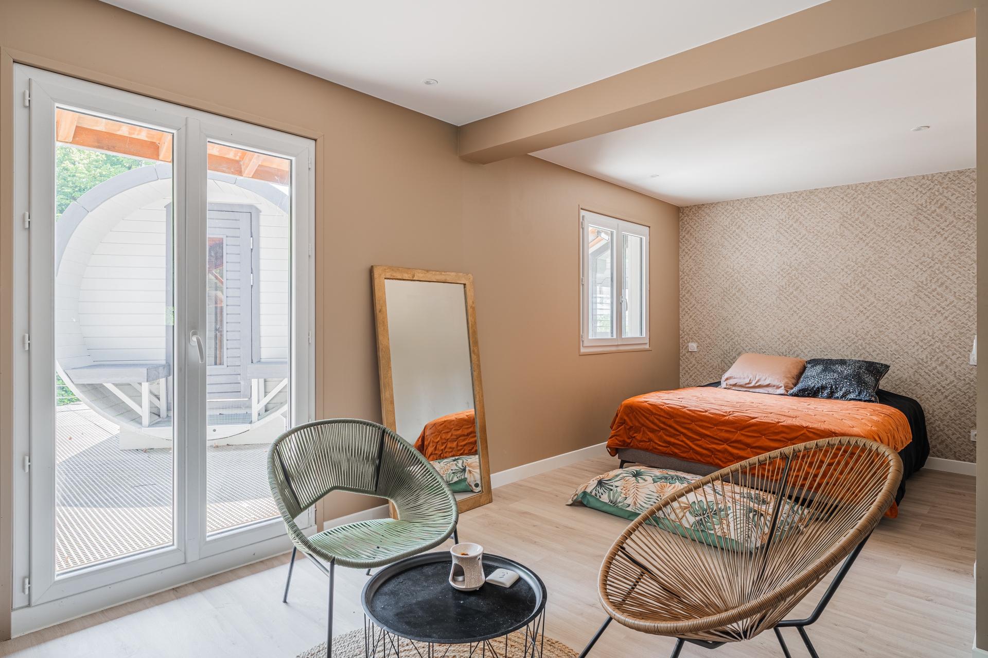 Photo 11 of the listing.