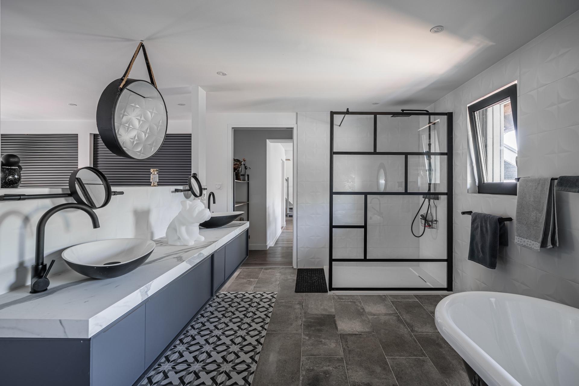 Photo 12 of the listing.