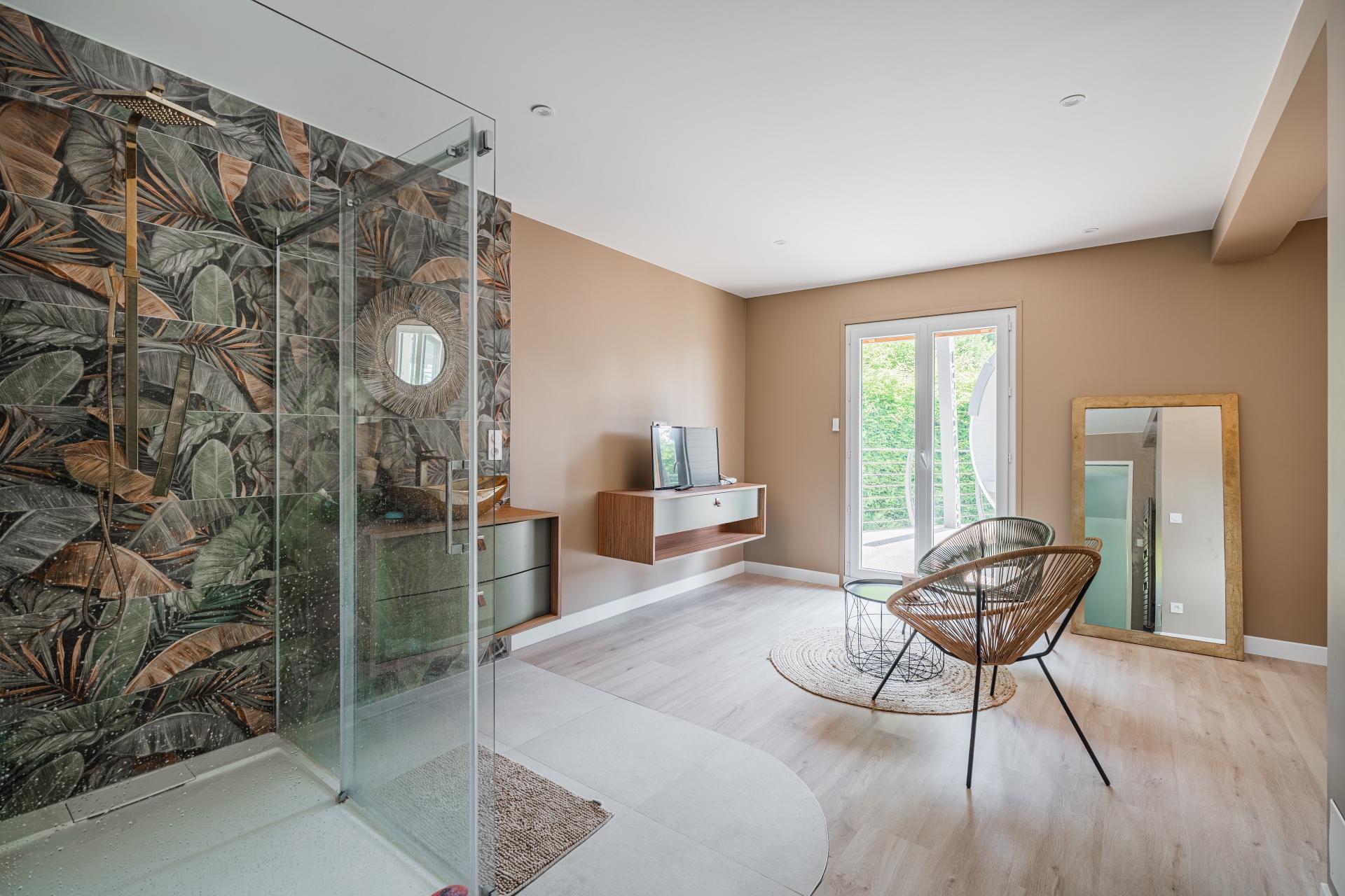 Photo 17 of the listing.