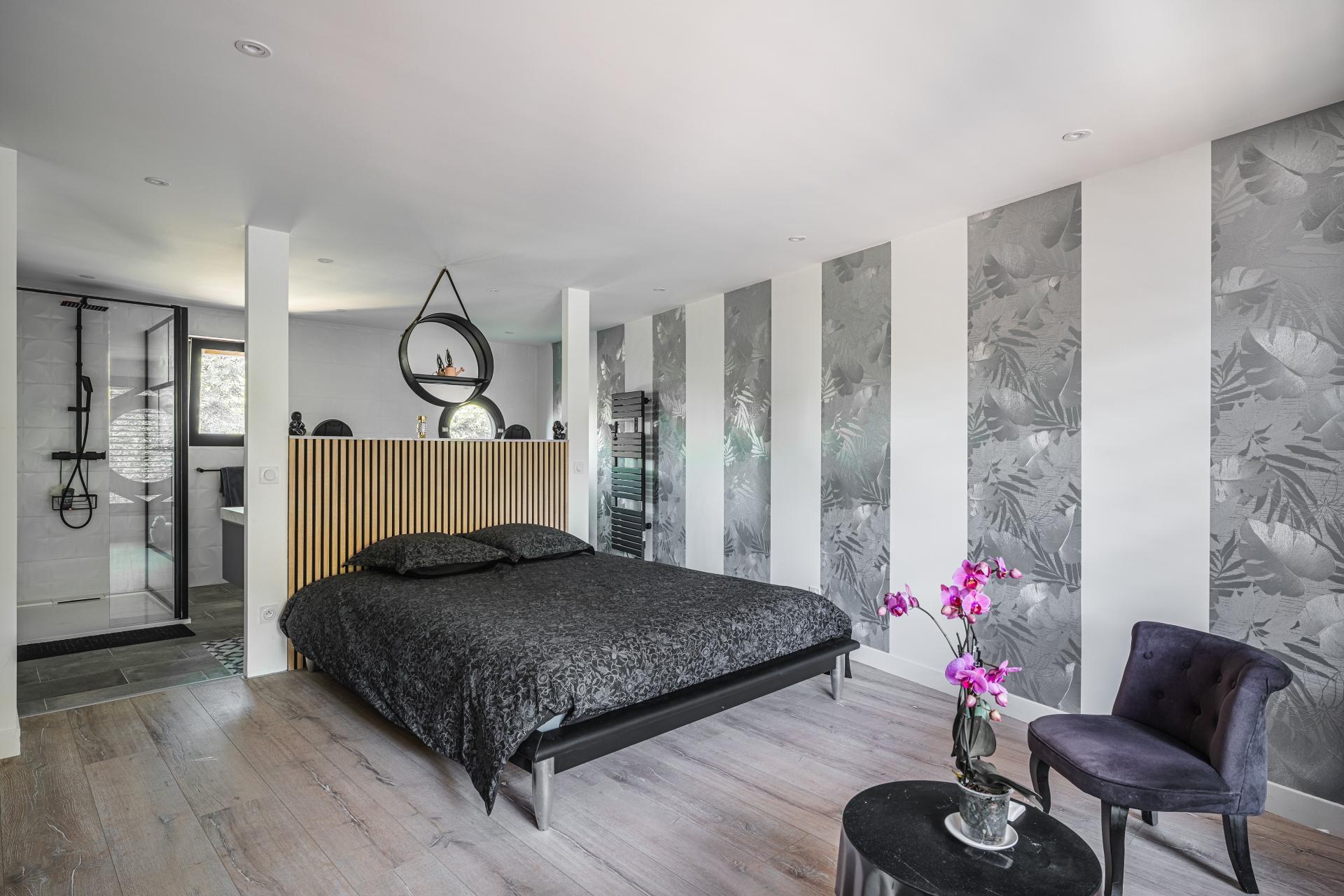 Photo 13 of the listing.