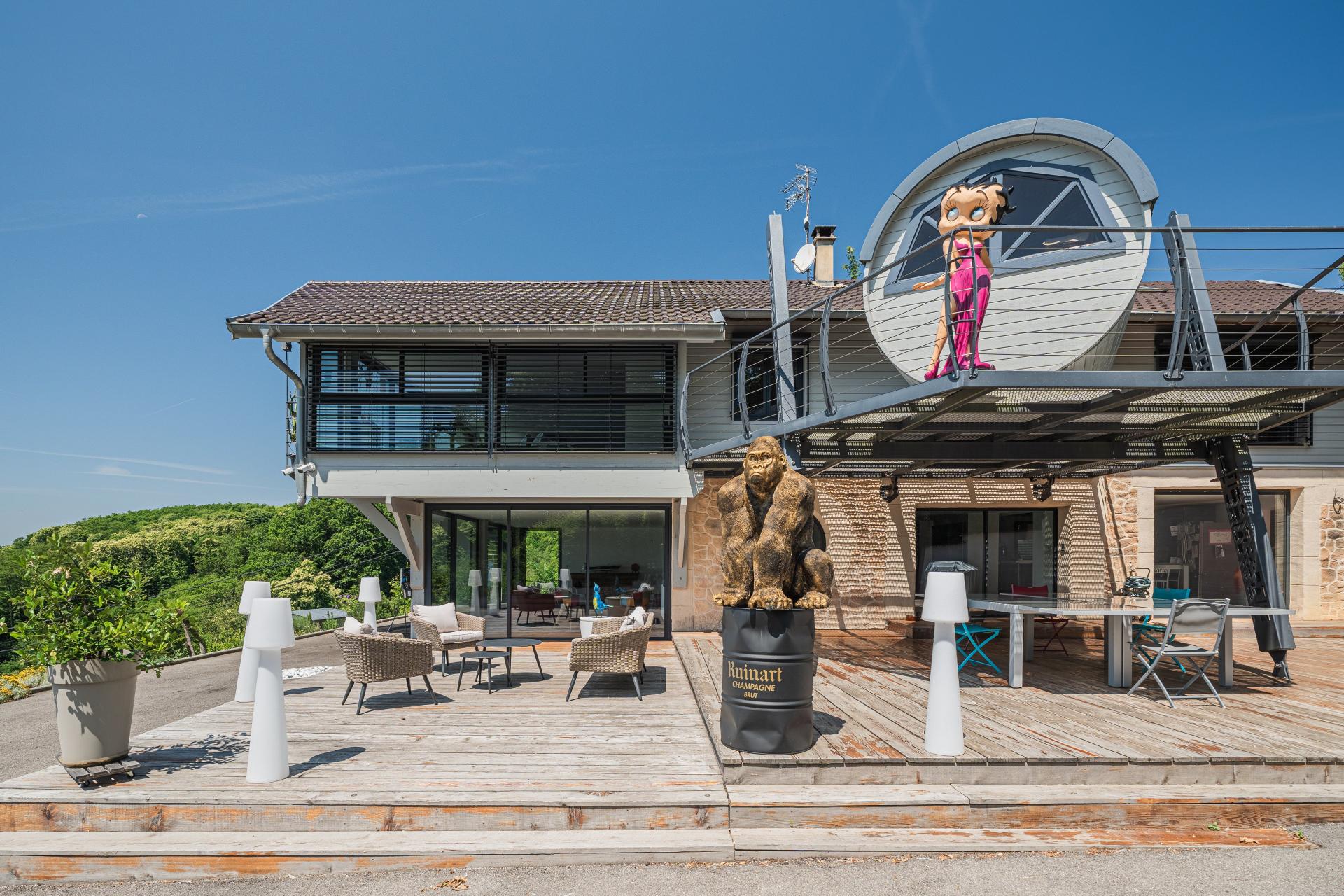 Photo 22 of the listing.