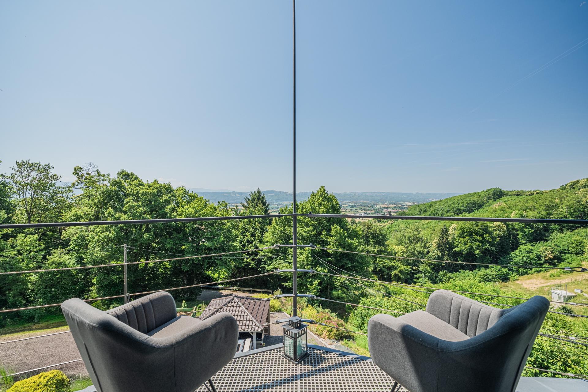 Photo 19 of the listing.