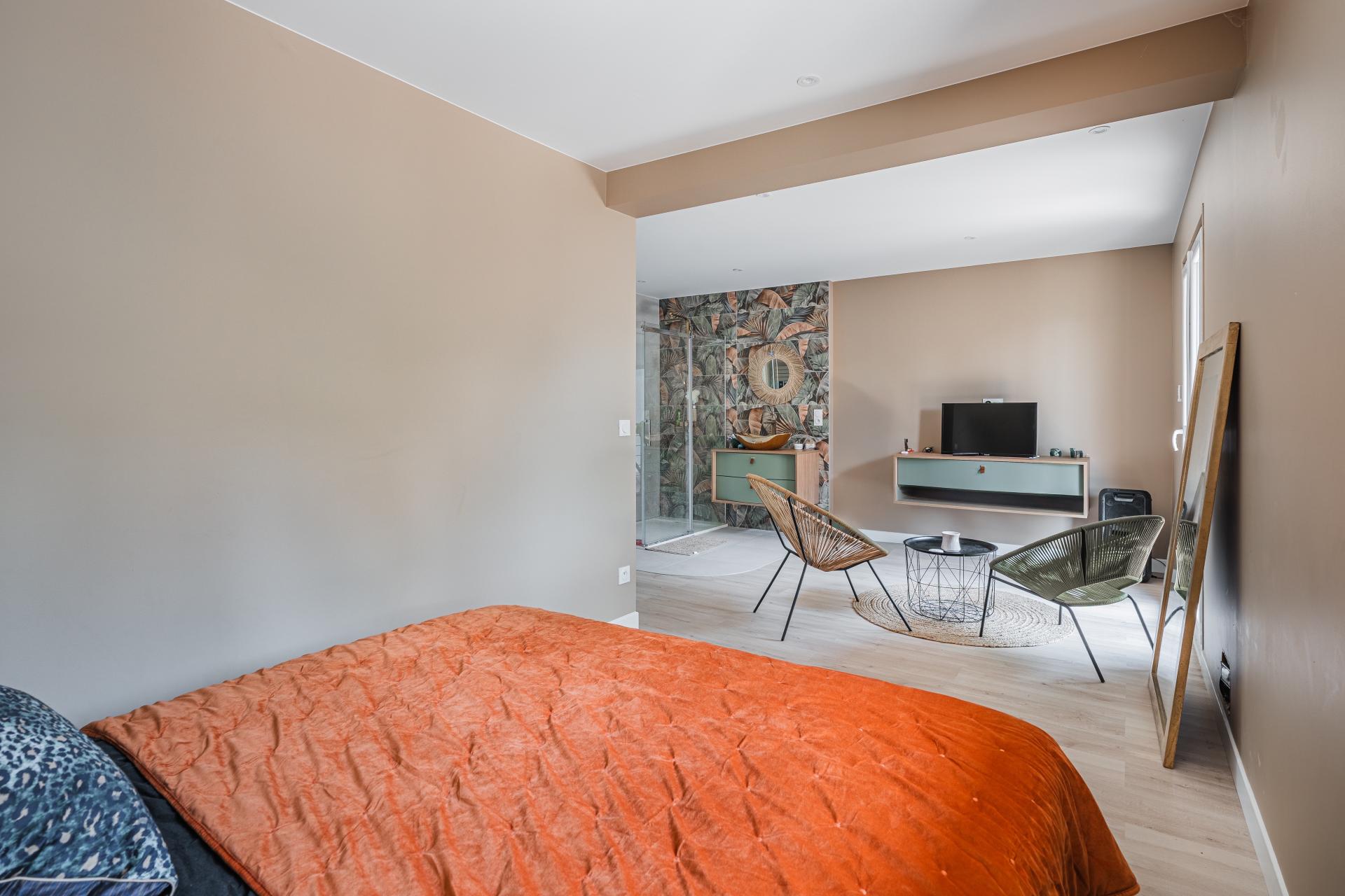 Photo 16 of the listing.