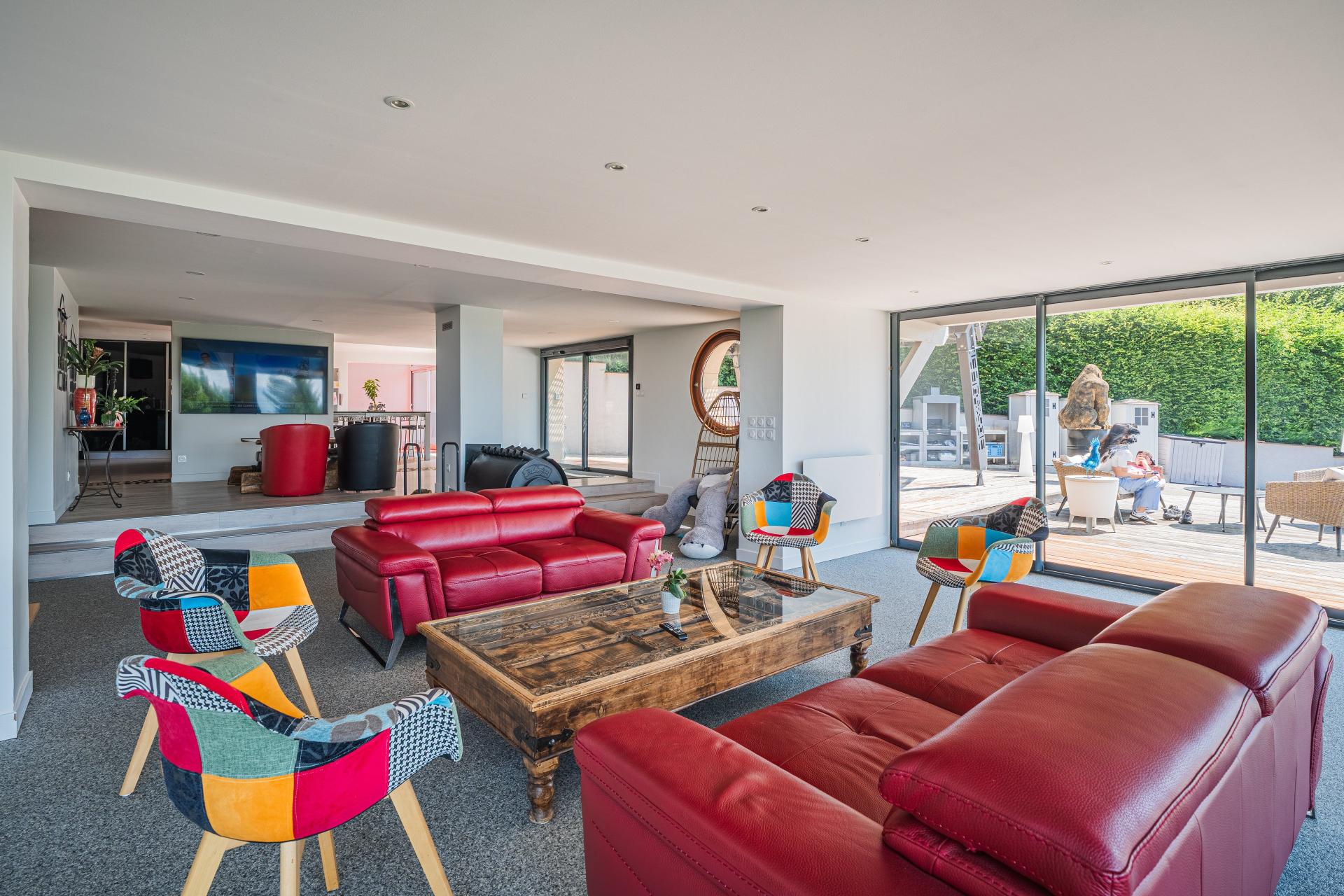 Photo 8 of the listing.