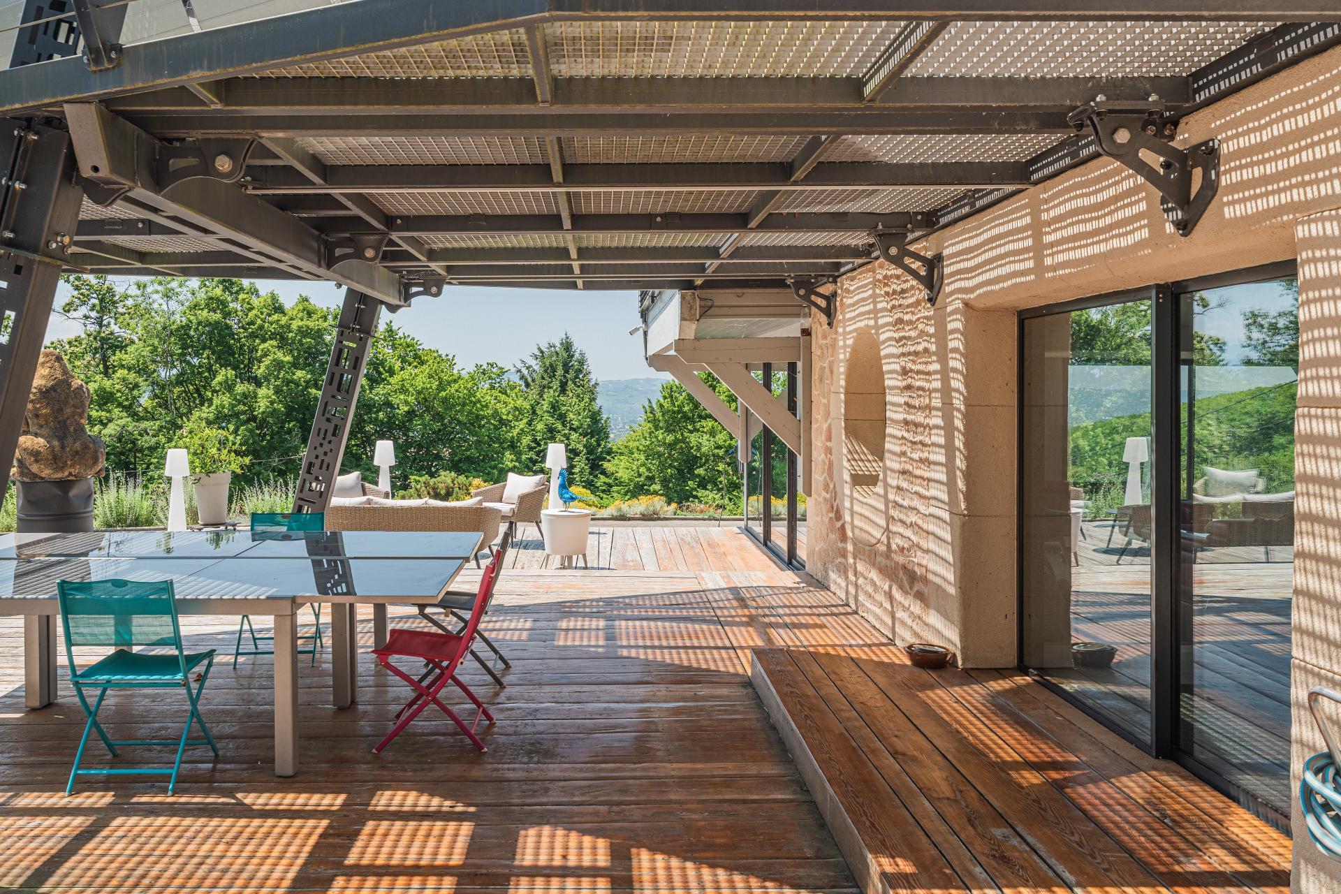 Photo 3 of the listing.