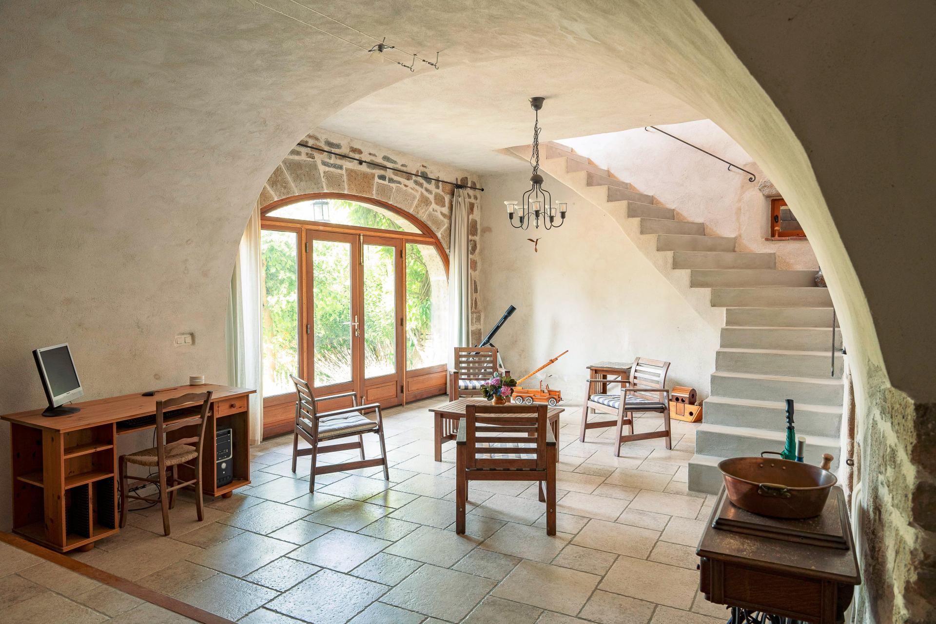 Photo 4 of the listing.