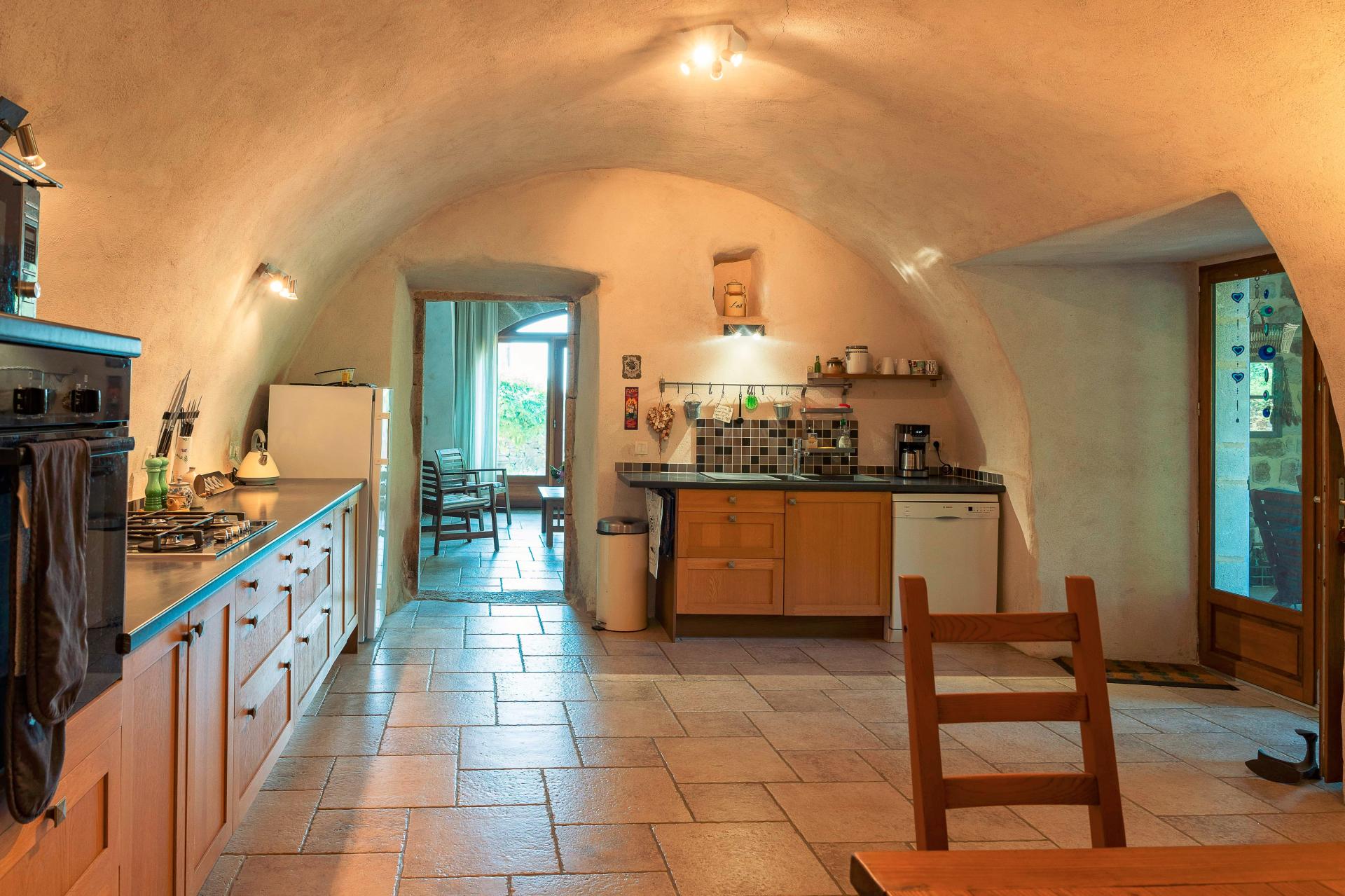 Photo 6 of the listing.