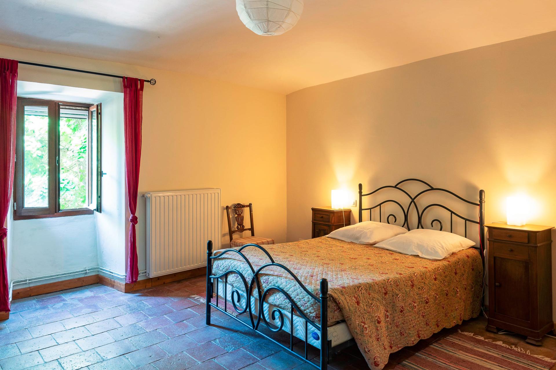 Photo 8 of the listing.