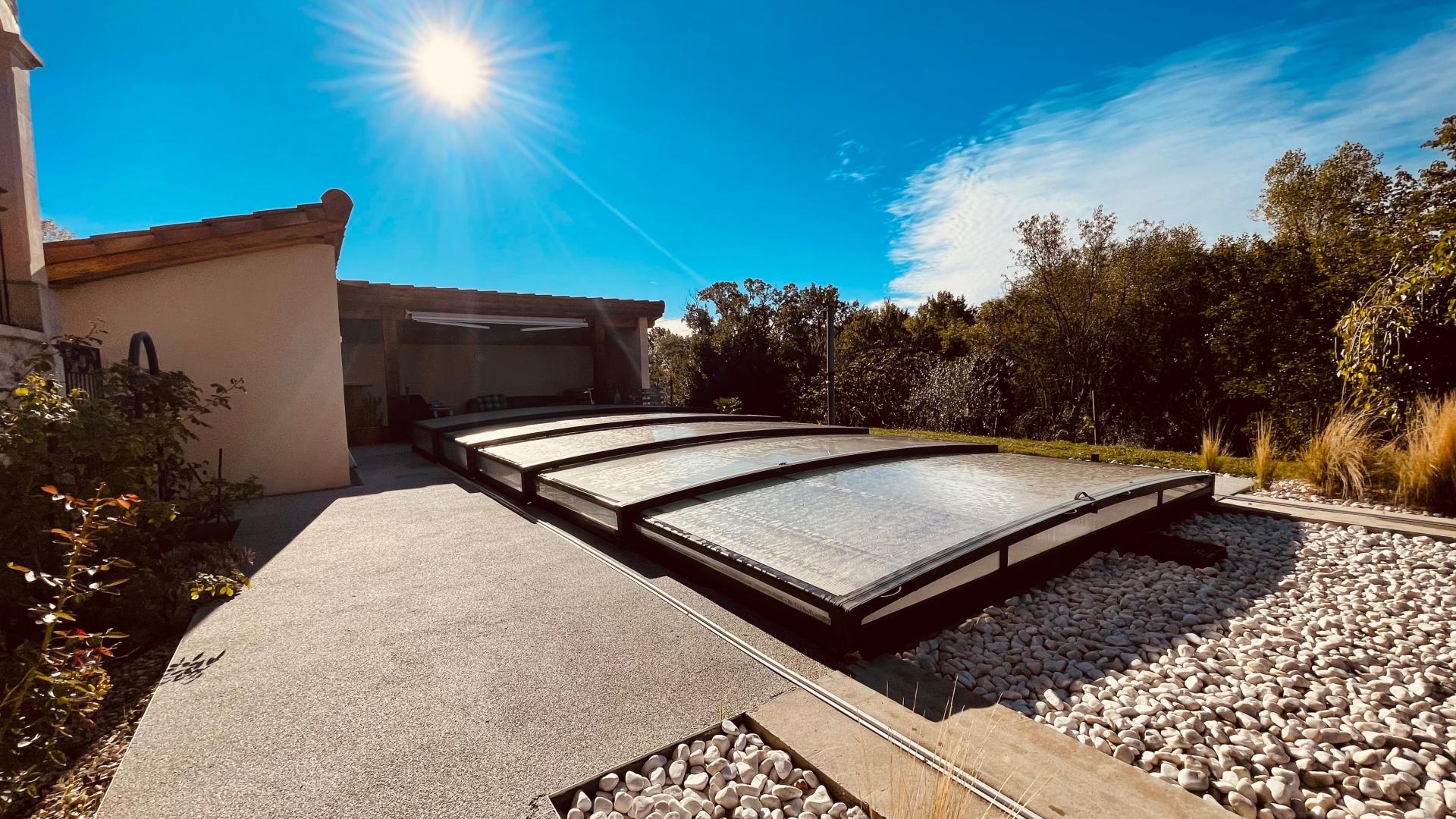 Photo 5 of the listing.