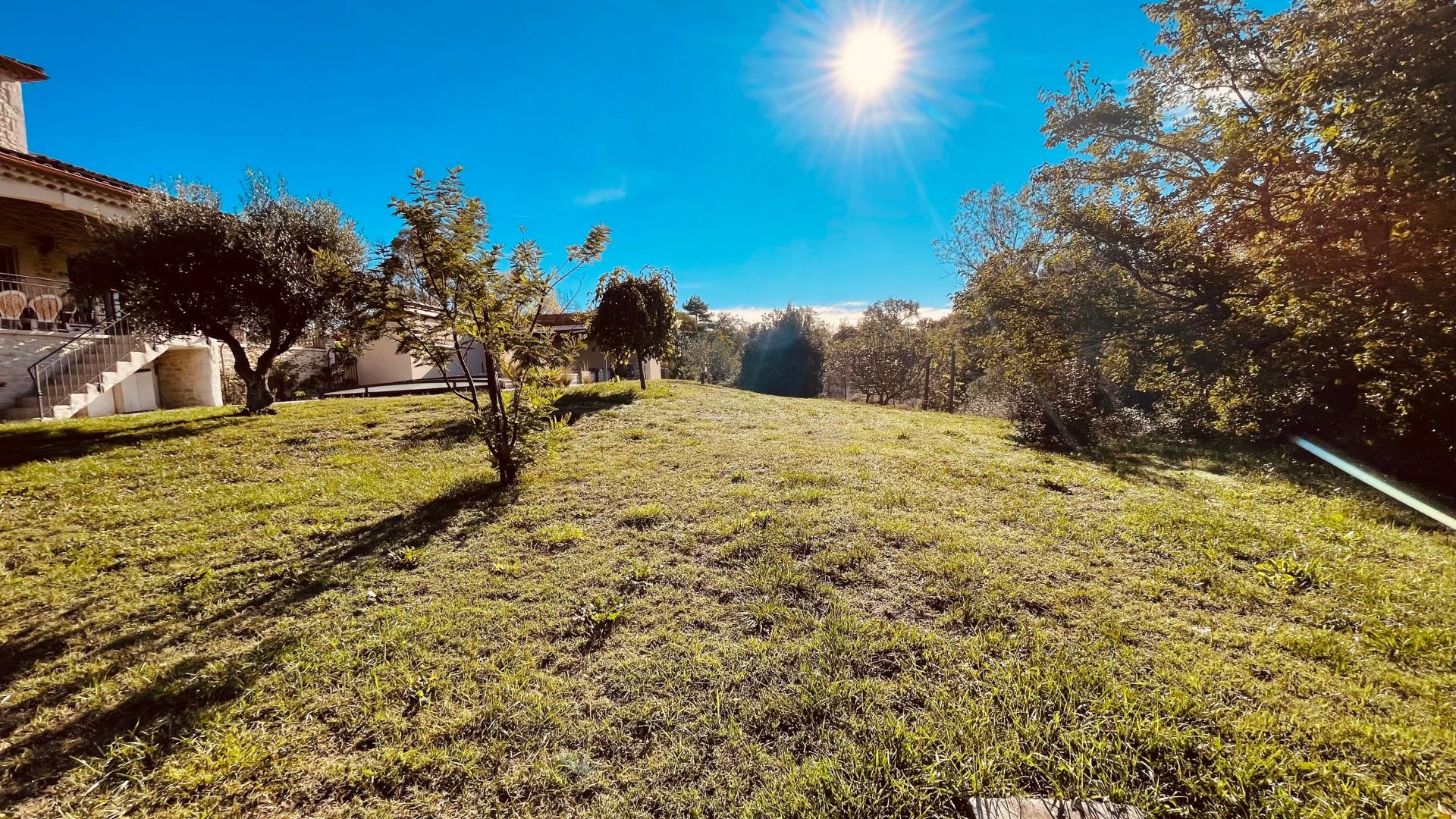 Photo 9 of the listing.