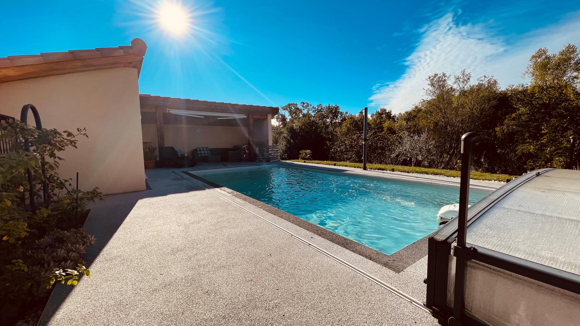 Photo 4 of the listing.