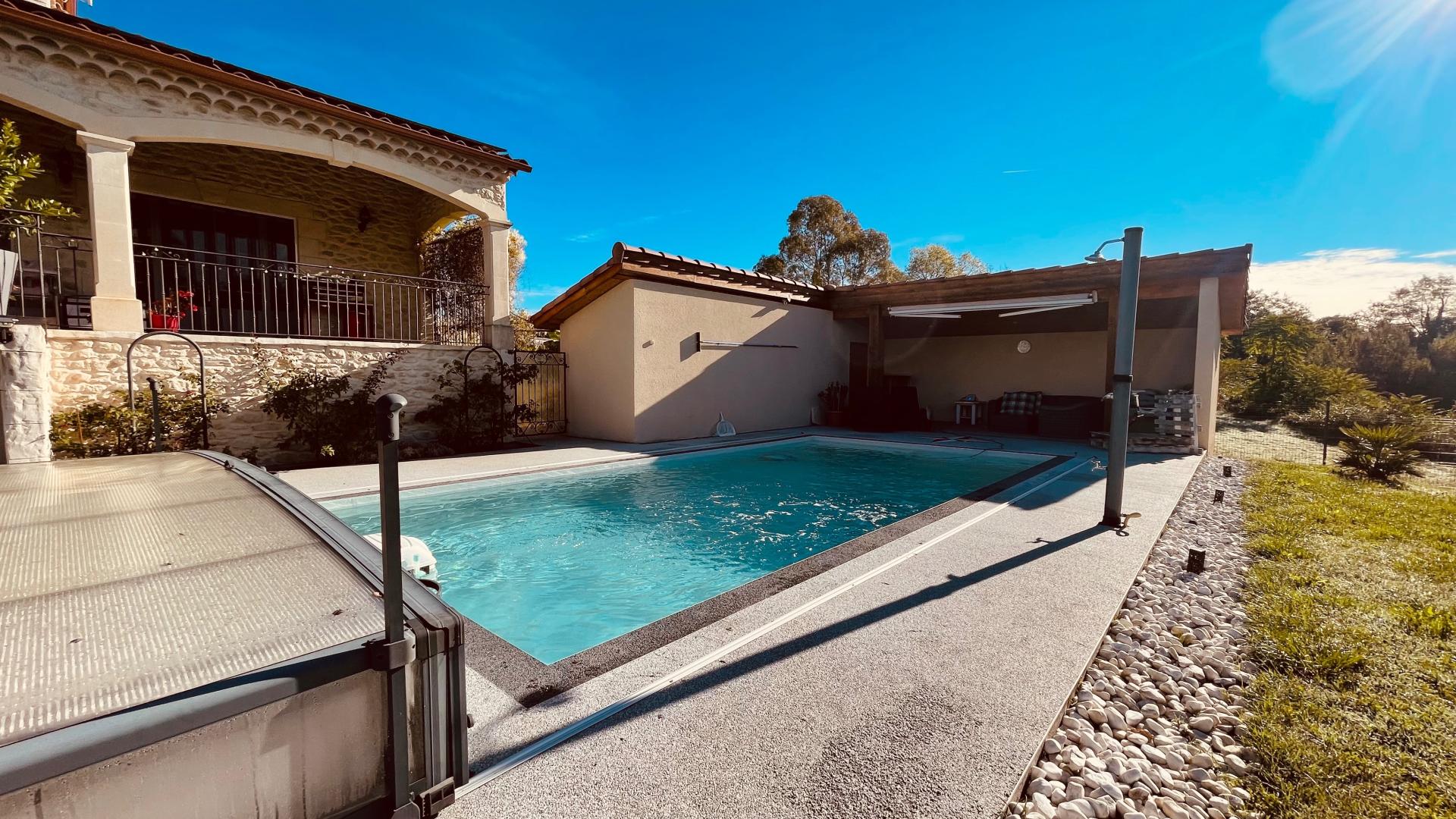 Photo 3 of the listing.